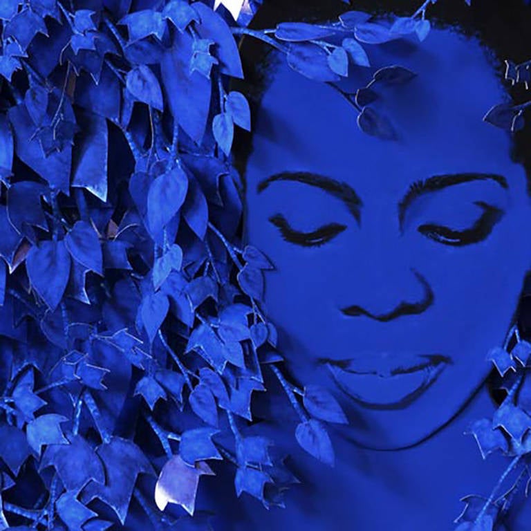 Appelez-moi par mon nom - Relief mural technique mixte - Portrait contemporain bleu - Sculpture de Angelica Bergamini