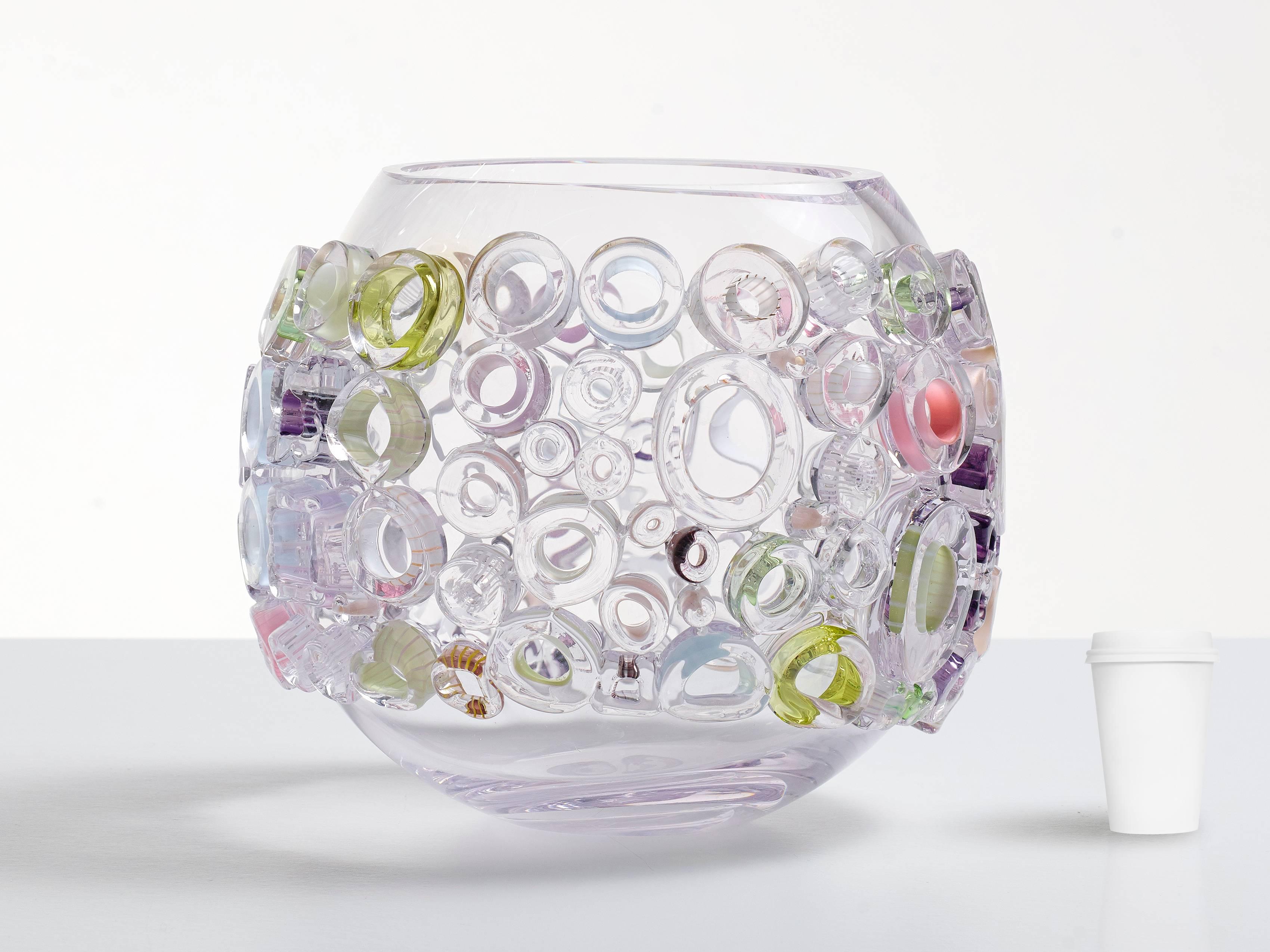 Clear pastels and white blown glass vessel in a contemporary Murano glass style. - Sculpture by Sabine Lintzen