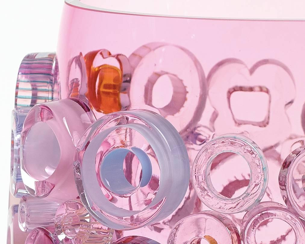 Blown glass vessel. Murano style glass vase. Pink sculptural vase. Dutch artist. - Modern Sculpture by Sabine Lintzen