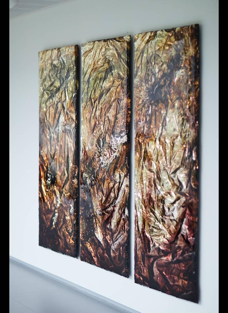 Wall art 'Moments', triptych in gold and bronze color by Pleunie Buyink 1
