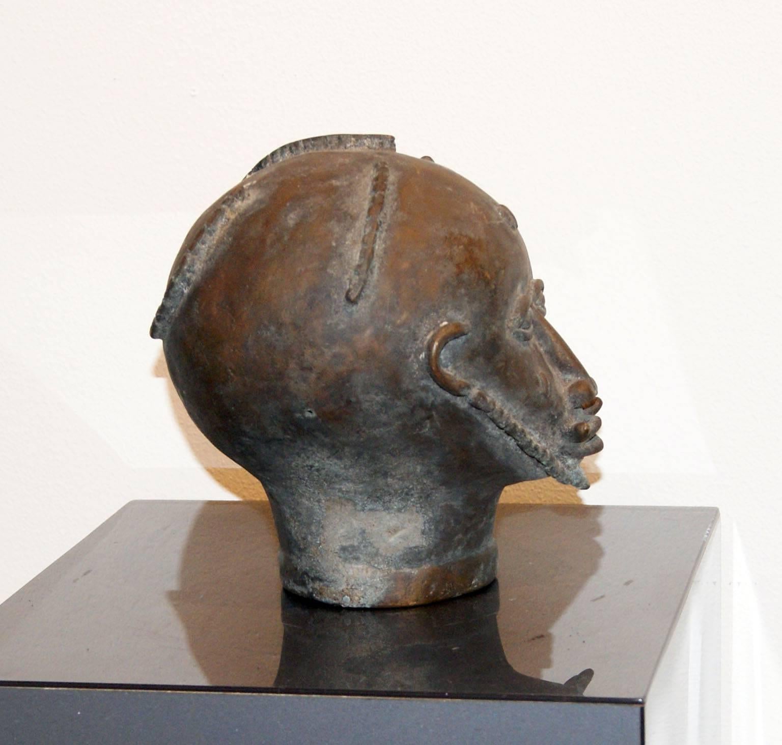 ASANTE BRONZE HEAD - Sculpture by Unknown