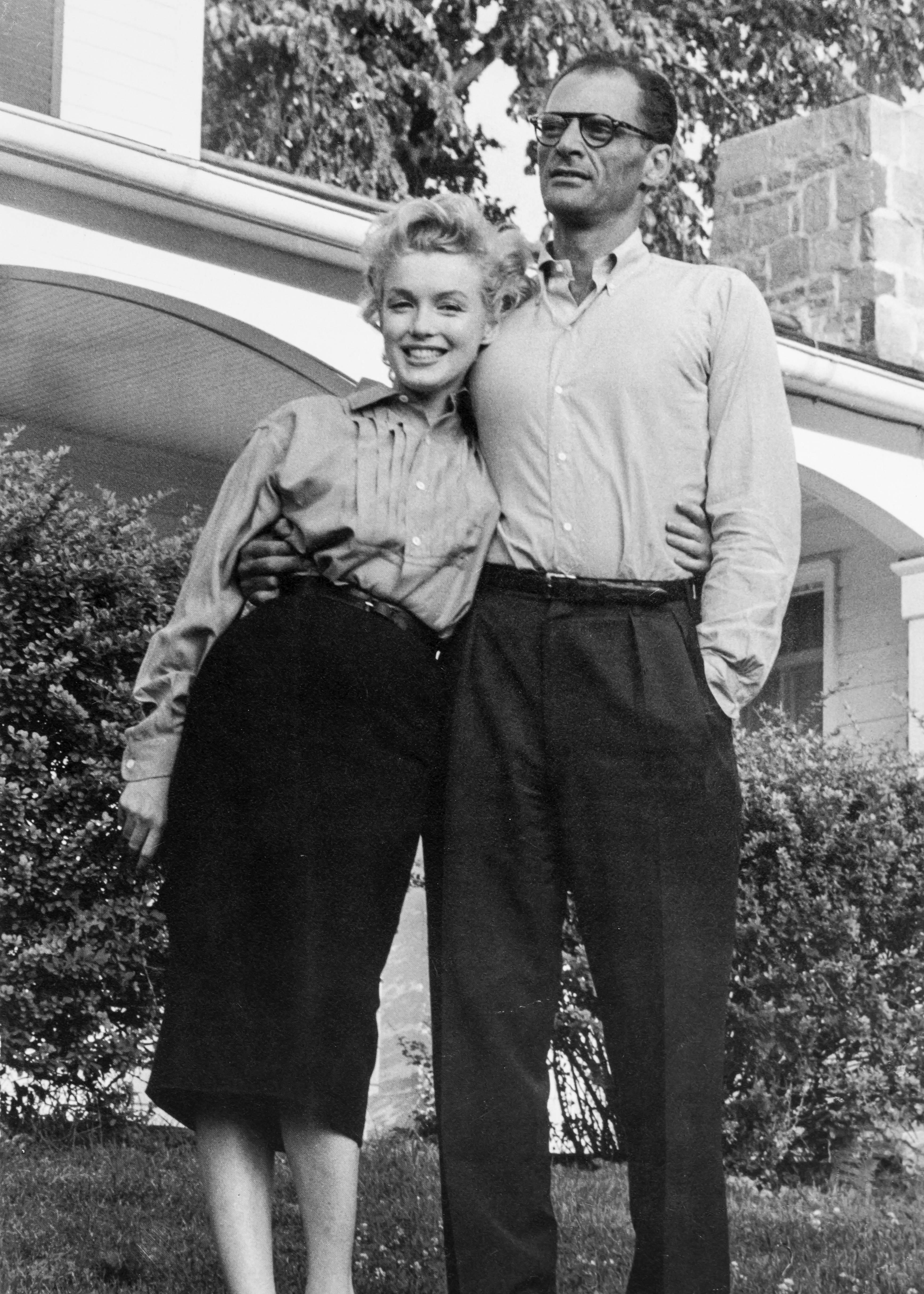 L8113 Marilyn Monroe and Arthur Miller UNSIGNED photograph NEW IMAGE!! 