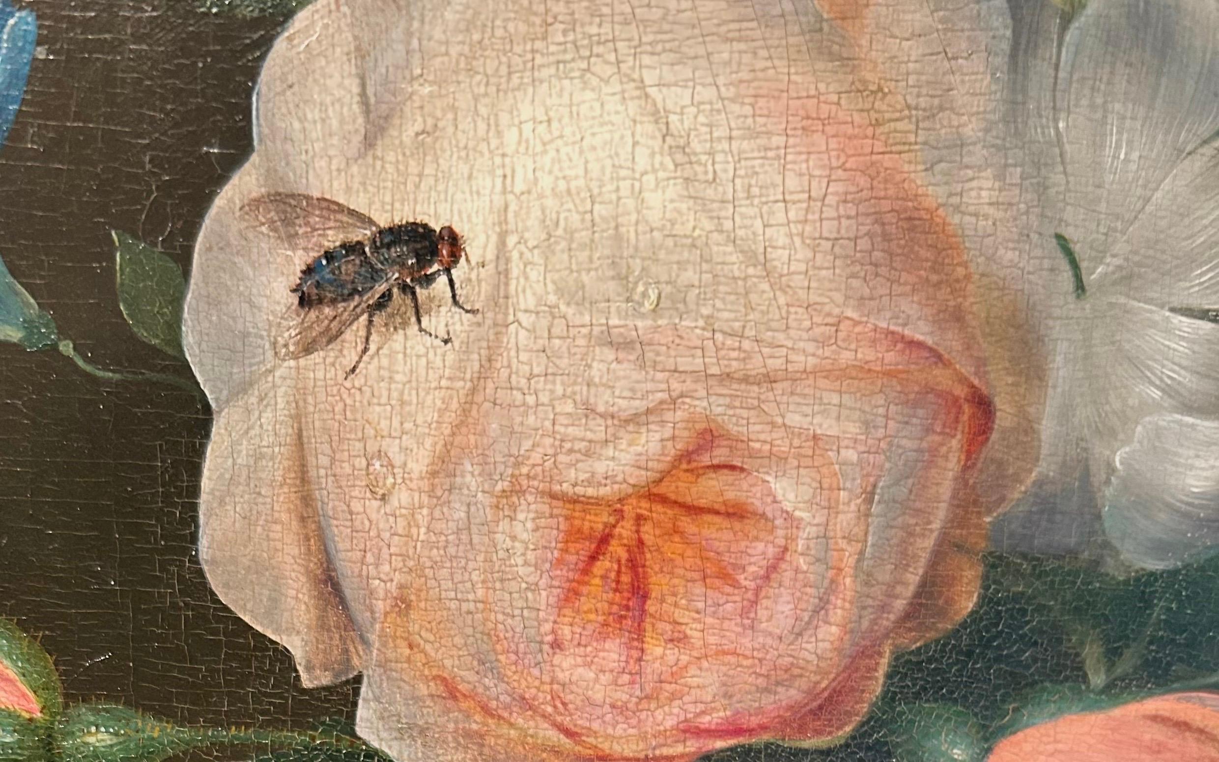 Stillleben mit Rosen in einer Glasvase im Angebot 2