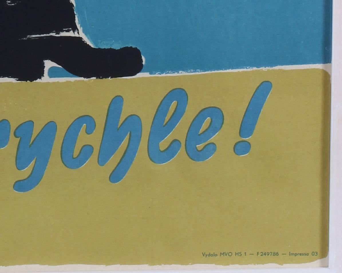 Ein Original-Werbeplakat aus der Tschechoslowakei für Seefisch.  Die Namen der Meeresfische sind auf seinem ganzen Körper eintätowiert - Thunfisch, Kabeljau usw.  Ein lustiges Bild aus den 1950er Jahren, bei dem kräftige Blau- und Rosatöne