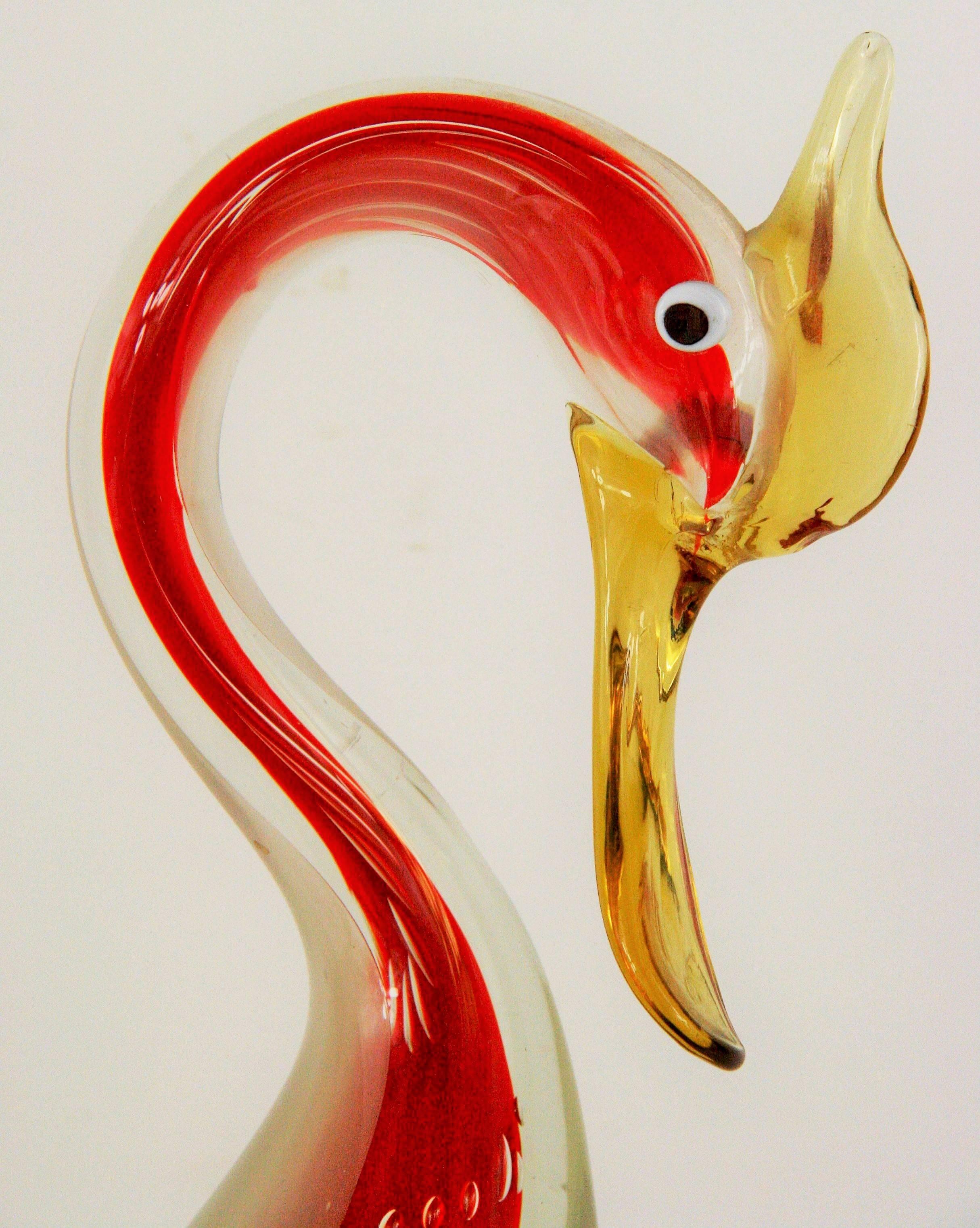 Murano Mehrfarbige Vogelskulptur – Sculpture von Unknown
