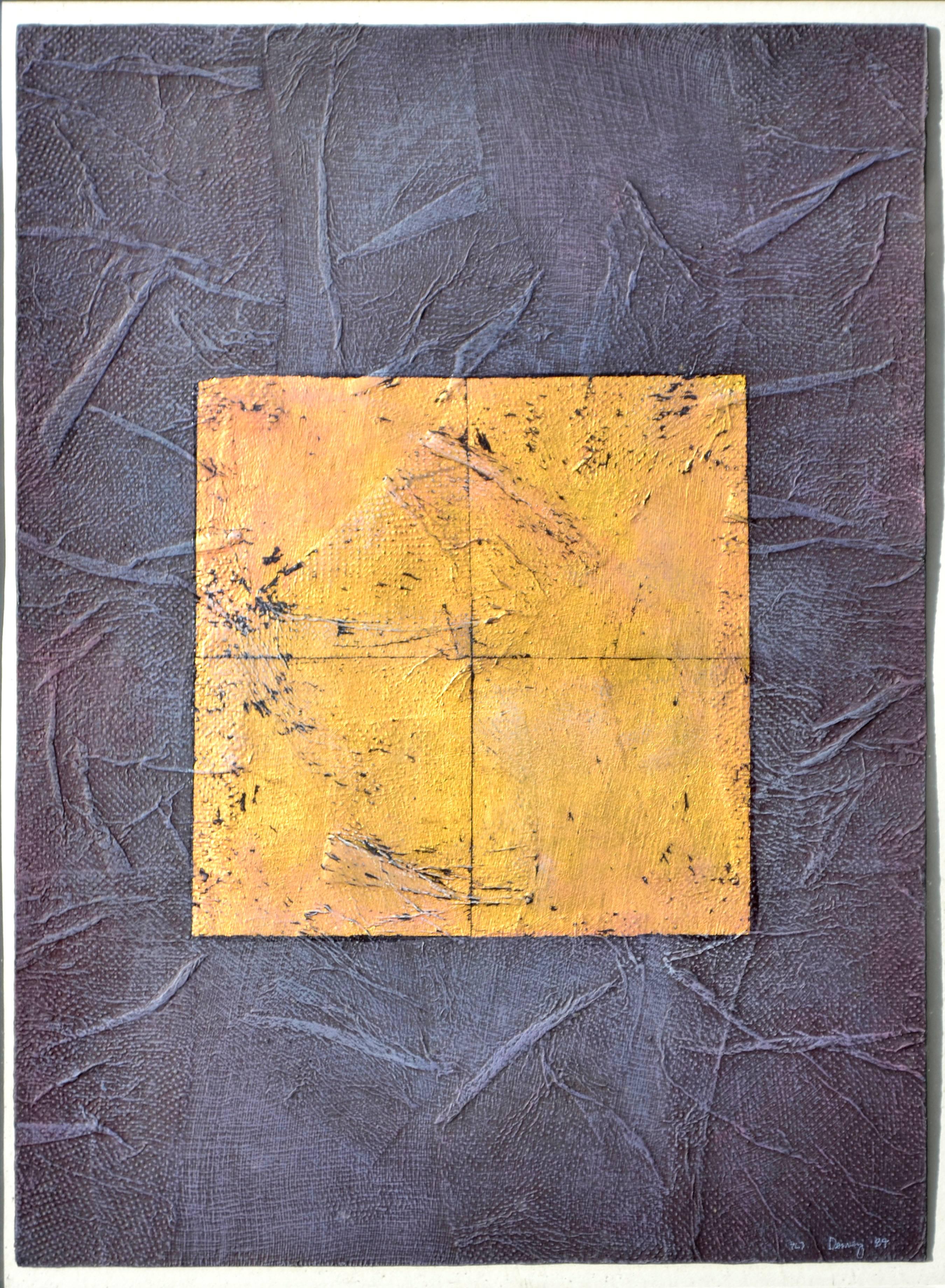 Technique mixte abstraite violette et dorée - Géométrique abstrait Mixed Media Art par Peg Denney