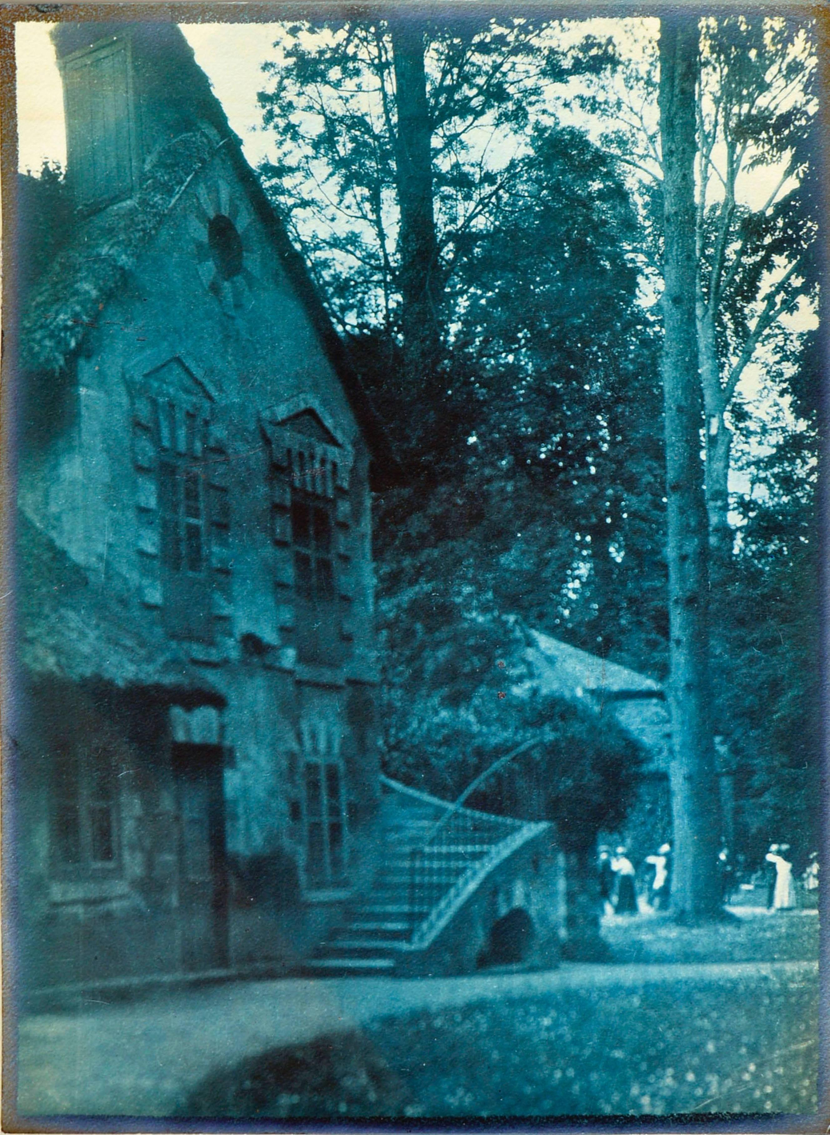 „A Dance in the Moonlight“ – Landschaftsfotografie mit Lithographie  – Photograph von Sigismund Blumann