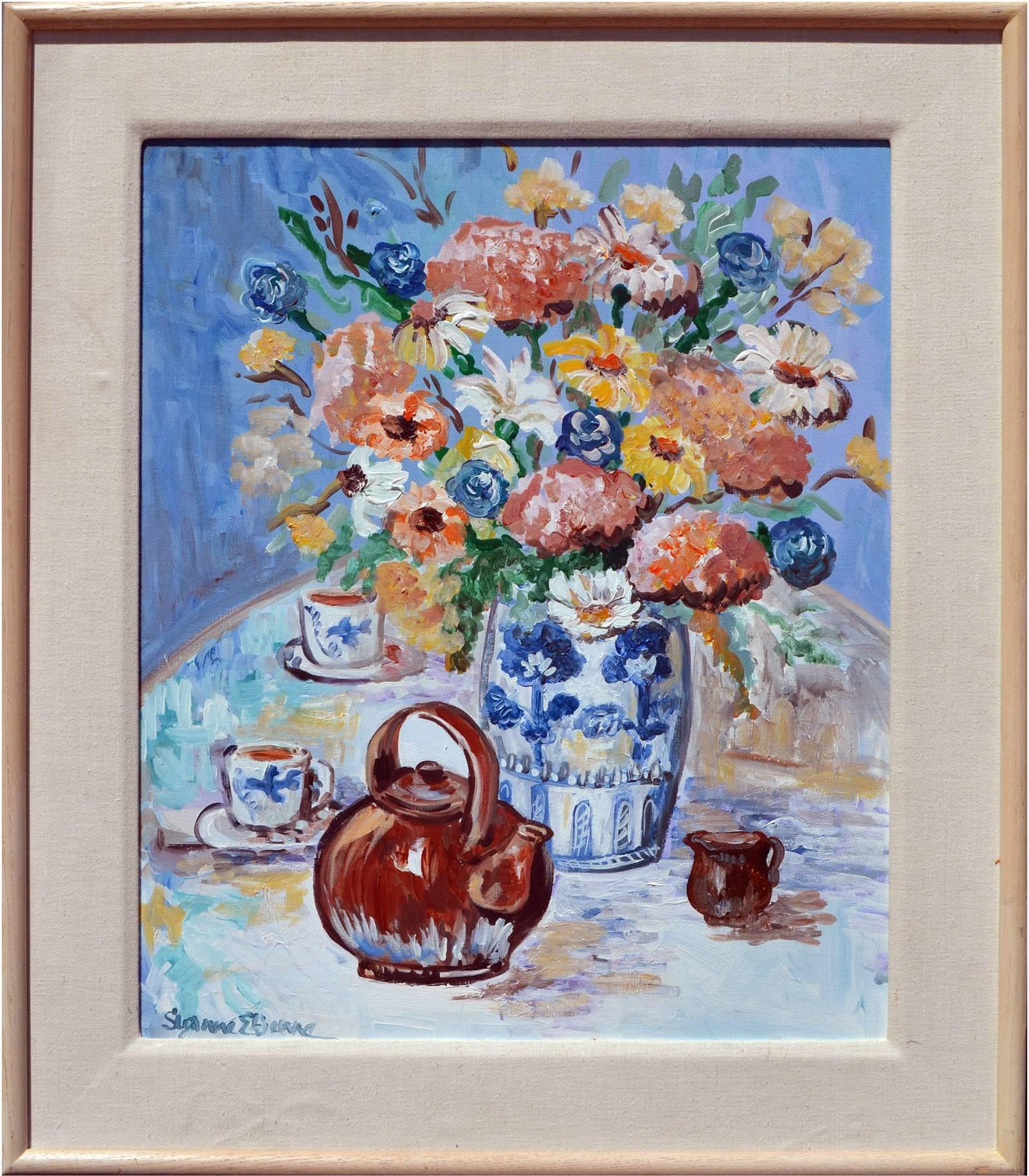 Susanne E. Benne Still-Life Painting – Blumenvase und Teekanne Stillleben
