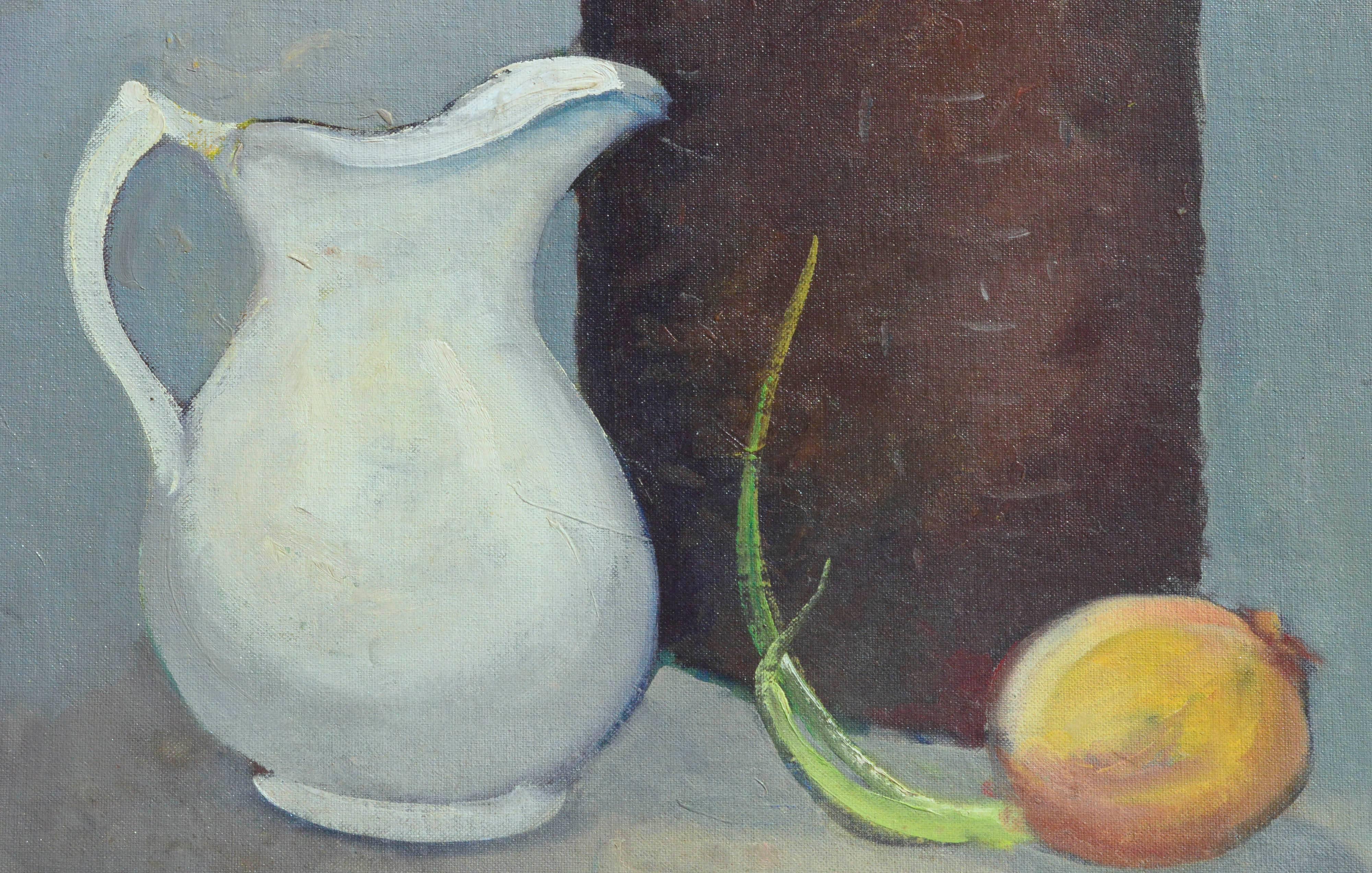 Weißer Krug, brauner Krug und Zwiebel Stillleben aus der Mitte des Jahrhunderts – Painting von Jon Blanchette