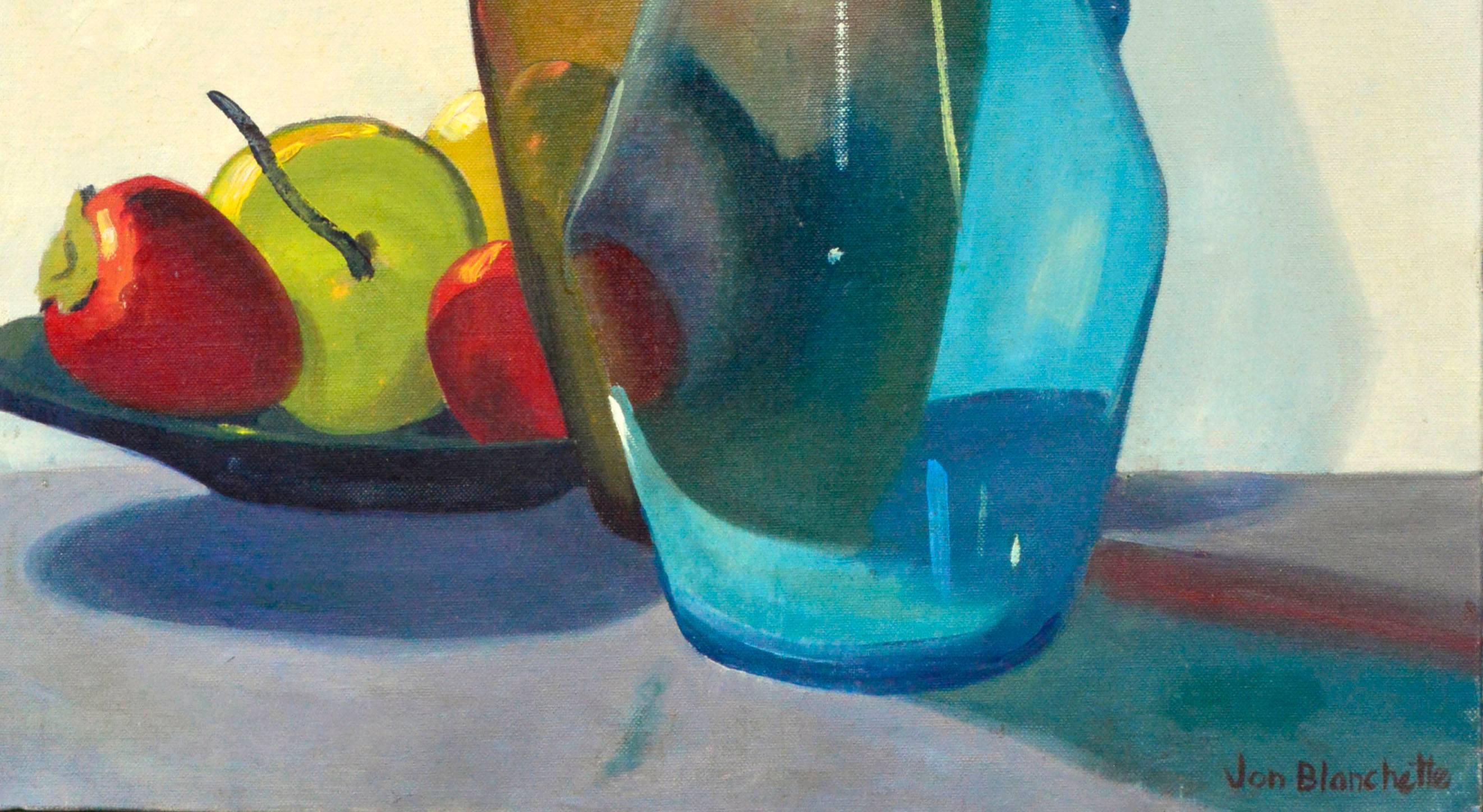 Modernes Stillleben aus der Mitte des Jahrhunderts – zwei Krüge und Obst (Beige), Still-Life Painting, von Jon Blanchette