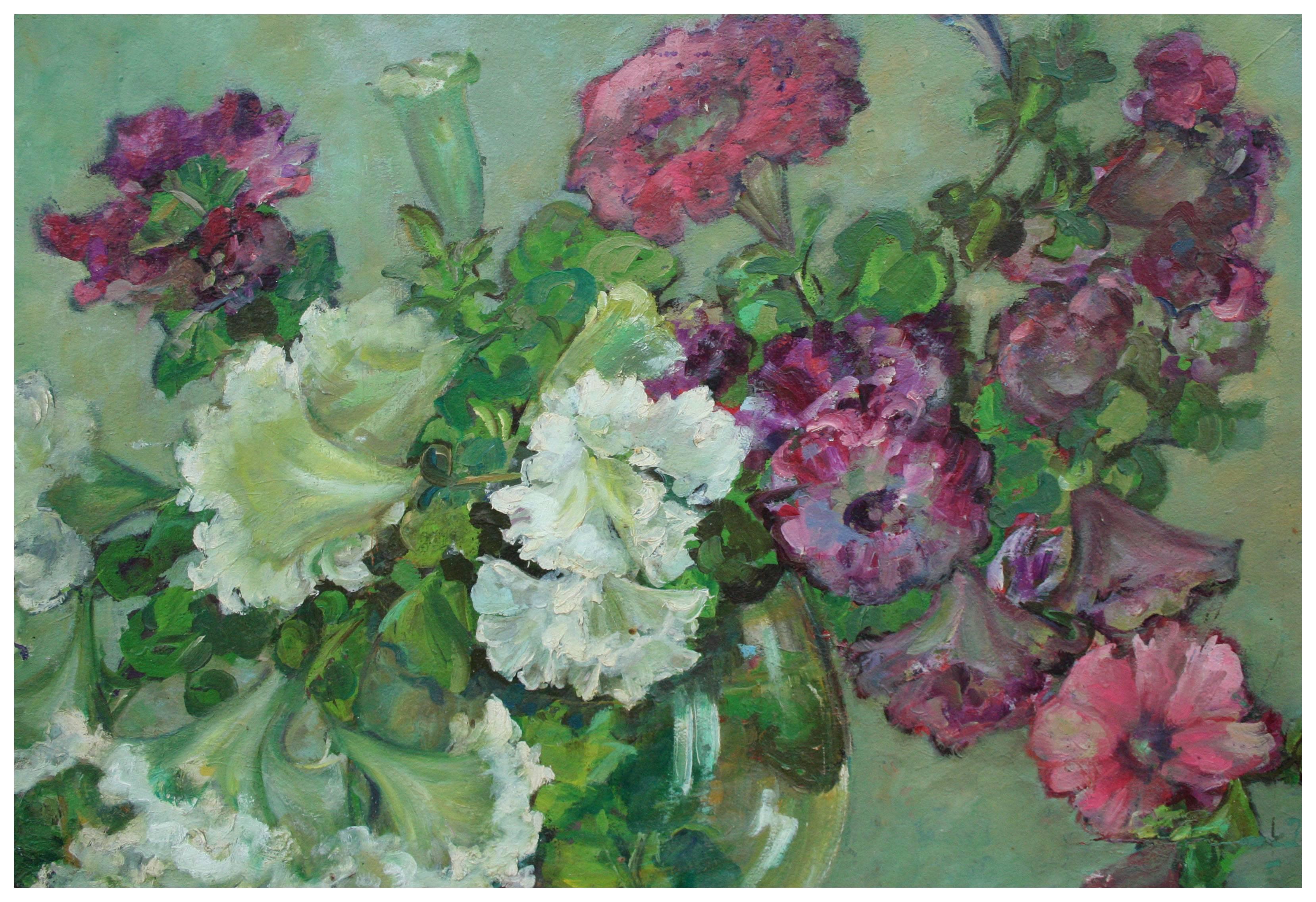 Blumenstillleben aus der Mitte des Jahrhunderts – Petunias in einem Glas  – Painting von Helen Enoch Gleiforst