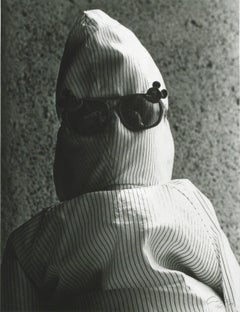 "Jackson al contrario", ritratto fotografico in bianco e nero con occhiali da sole, 13/25