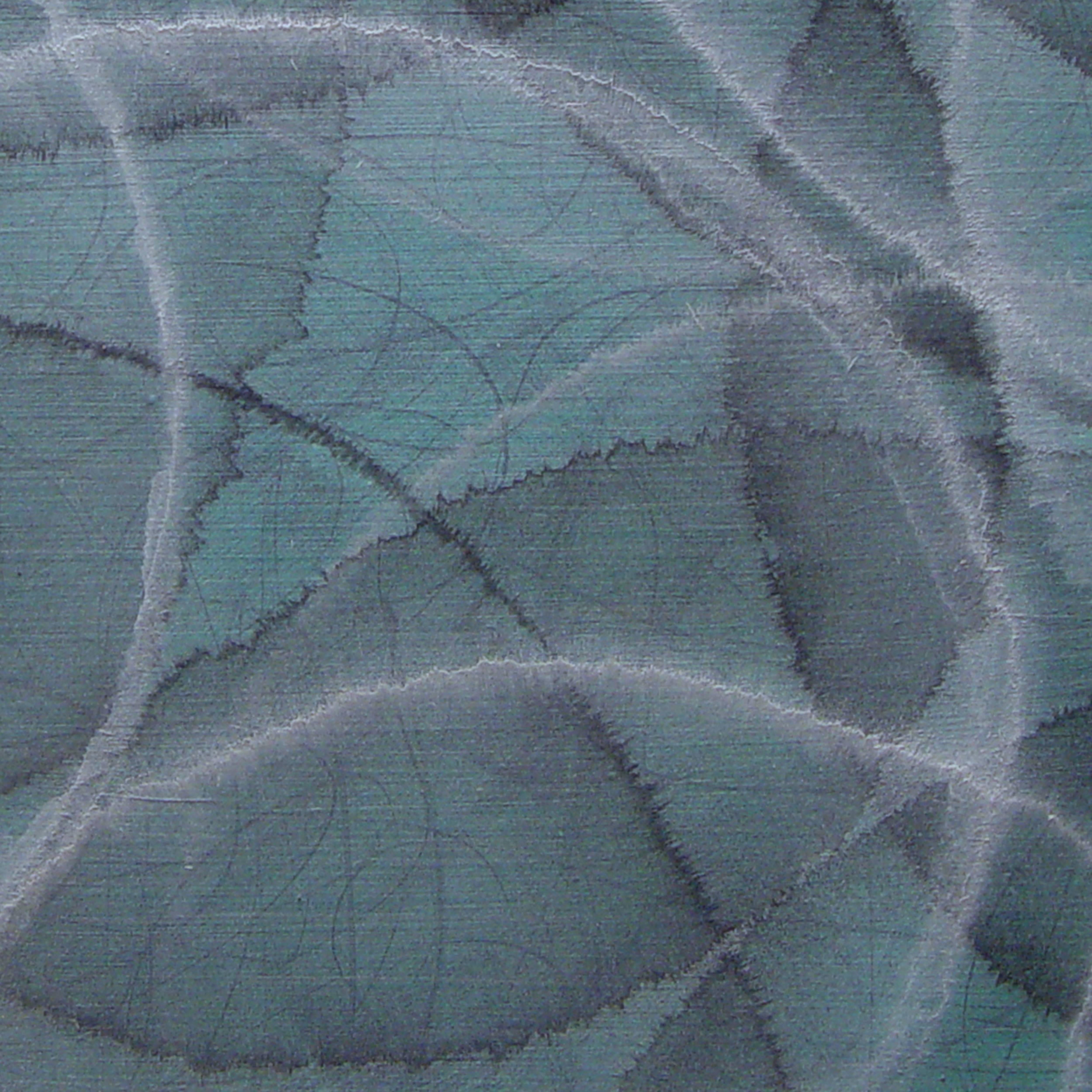 Questo quadro astratto incorniciato di Roger Mudre è realizzato con pittura acrilica su foglia di metallo e carta. Presenta una palette di colori verde acqua, con strati di forme circolari dai contorni chiari e scuri sovrapposti. Il dipinto misura