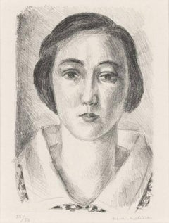 Jeune Fille En Robe Fleurie Au Col D'Organdi
