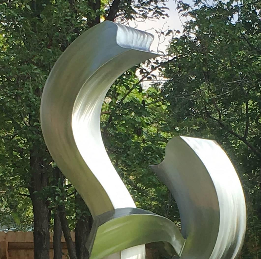 Un inchino - Sculpture di Kevin Robb