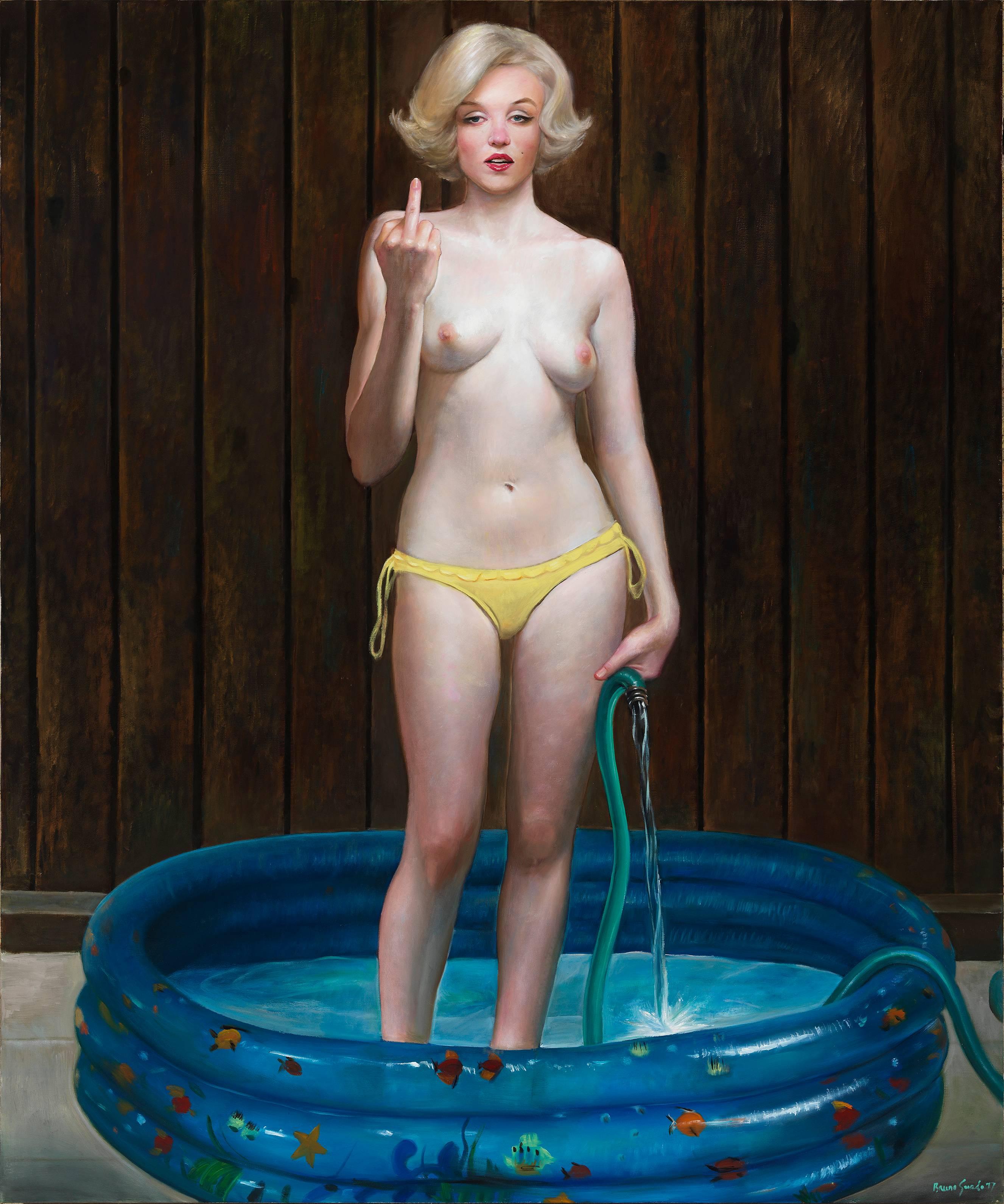 Bruno Surdo Nude Painting – Get Out! - Großes Ölgemälde von Marilyn Monroe:: die in einem Kiddie-Pool steht