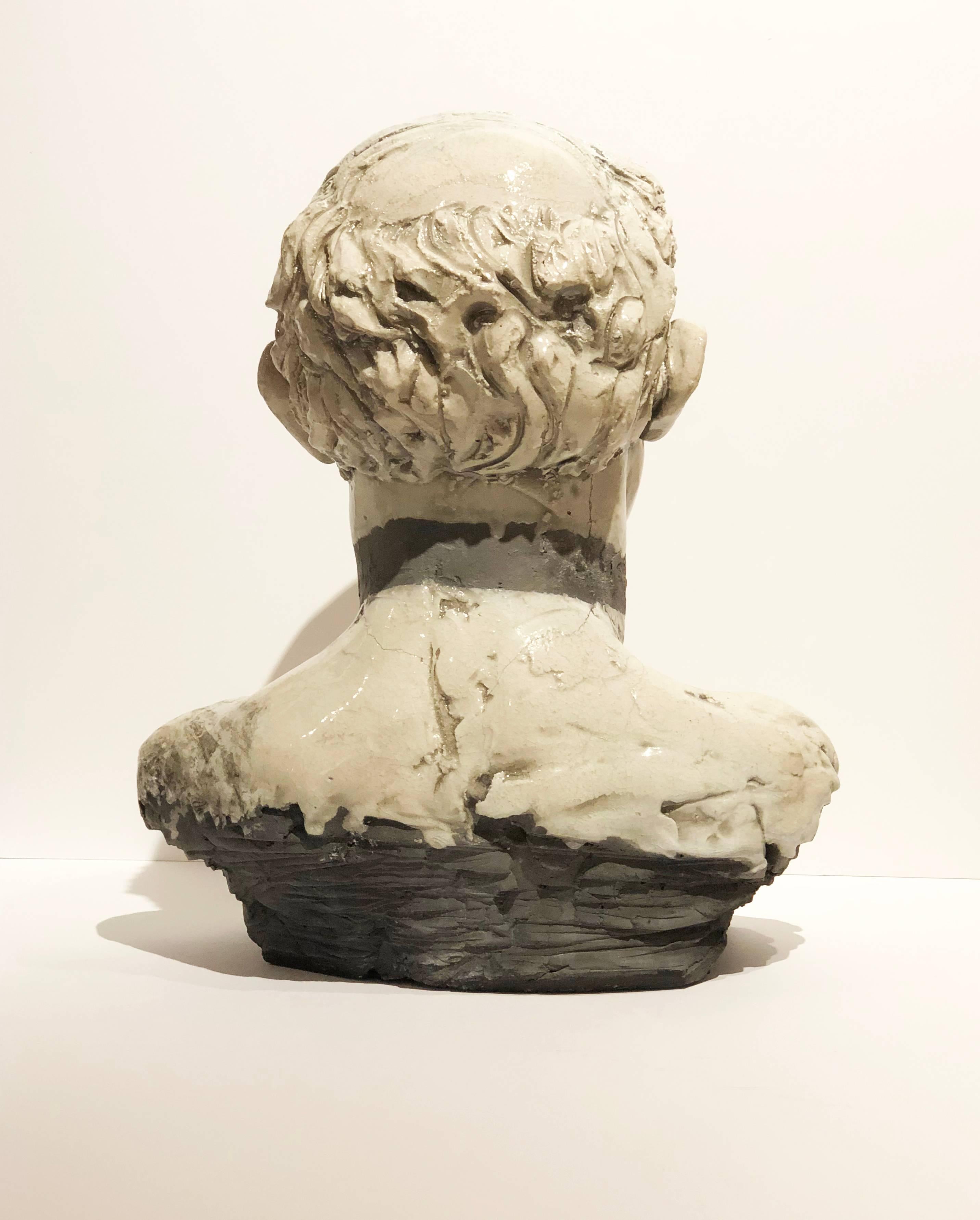George, Porträt eines älteren Mannes, Raku-Keramik – Sculpture von Pavel Amromin