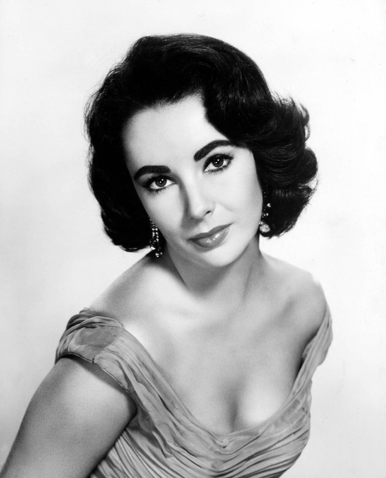 Collection 28+ Stock Images elizabeth taylor black and white photos Latest