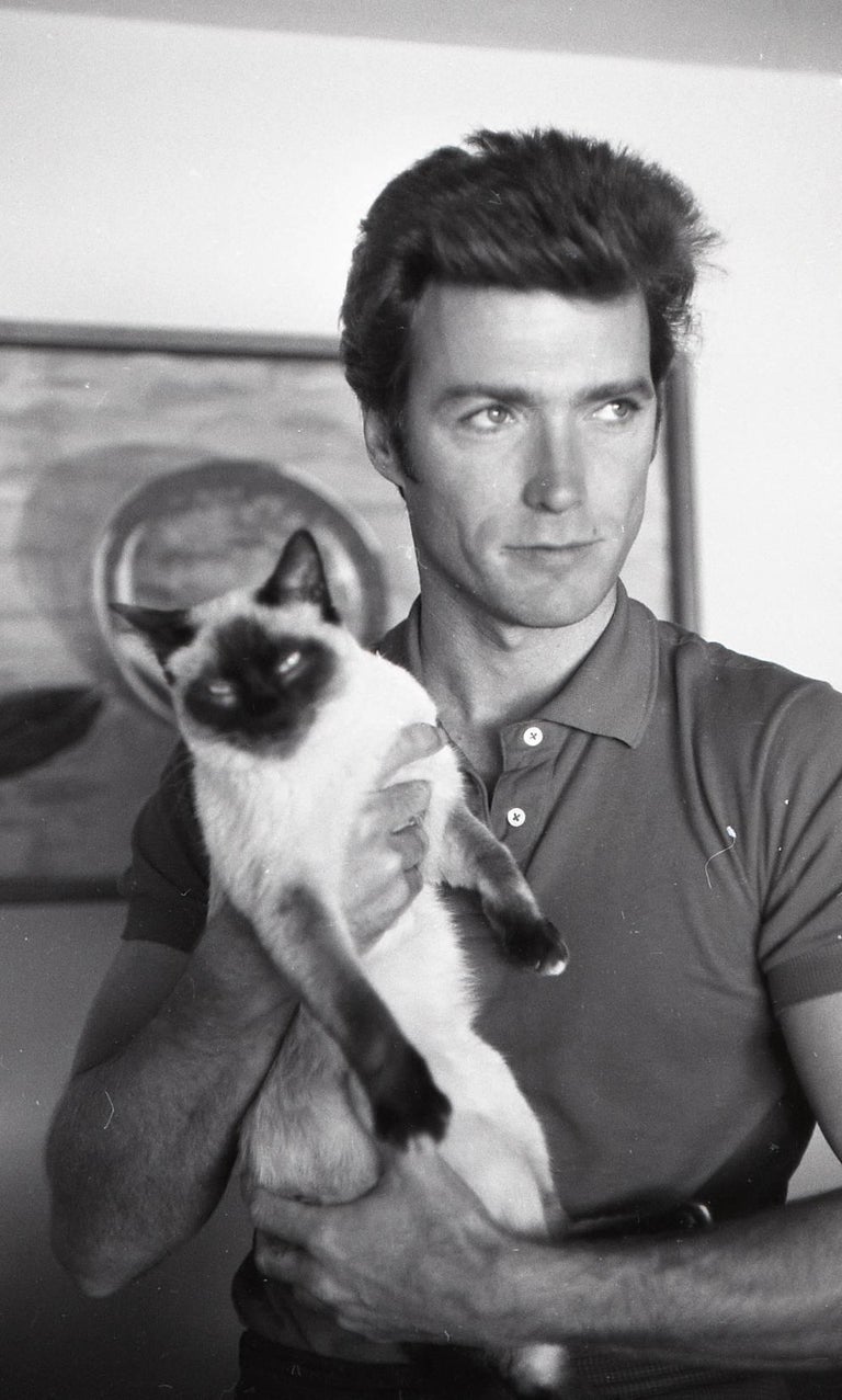 Larry Barbier - Clint Eastwood with Cat Fine Art Print im Angebot bei