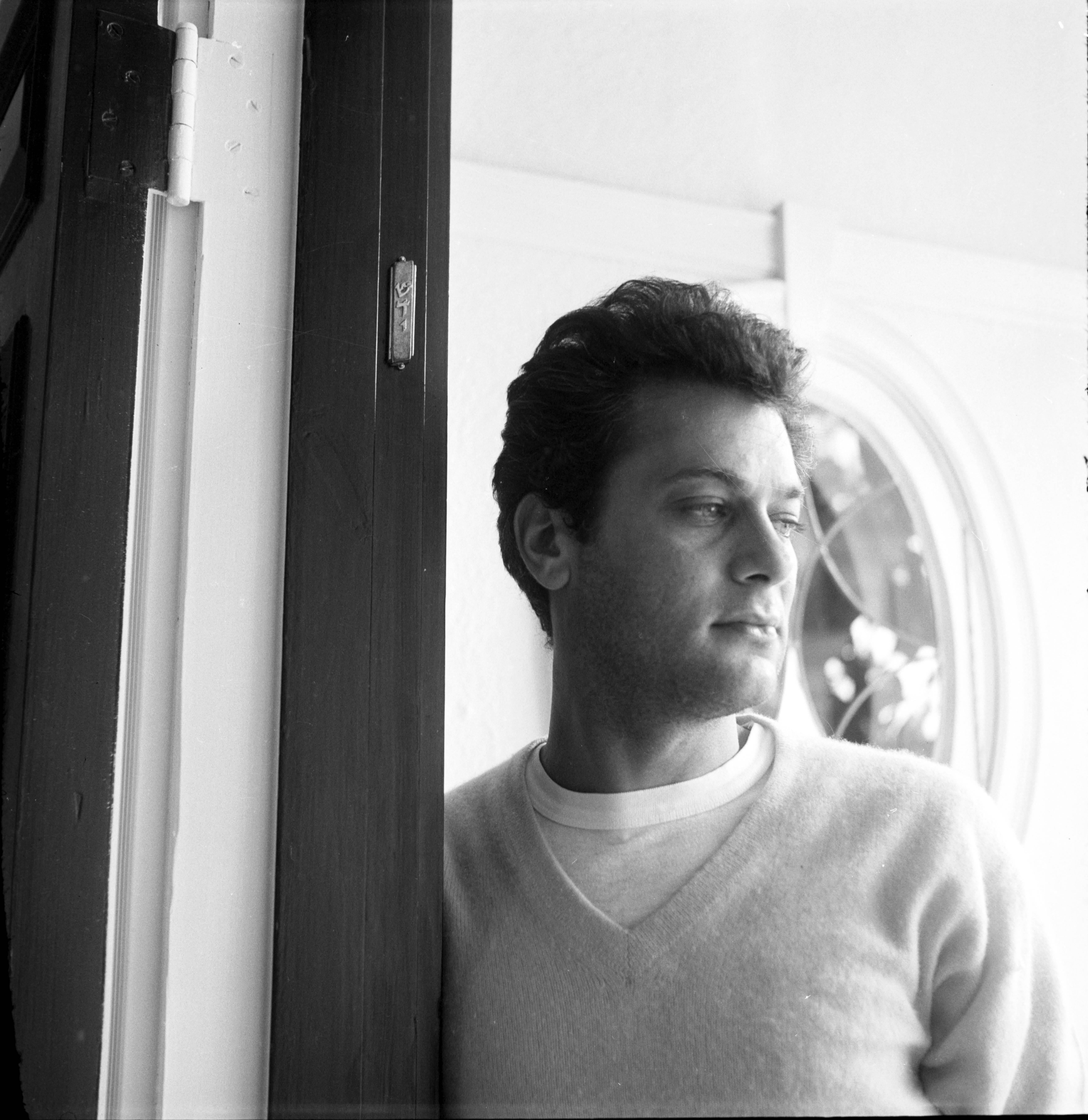 Larry Barbier Black and White Photograph - Tony Curtis at Home Fine Art Print