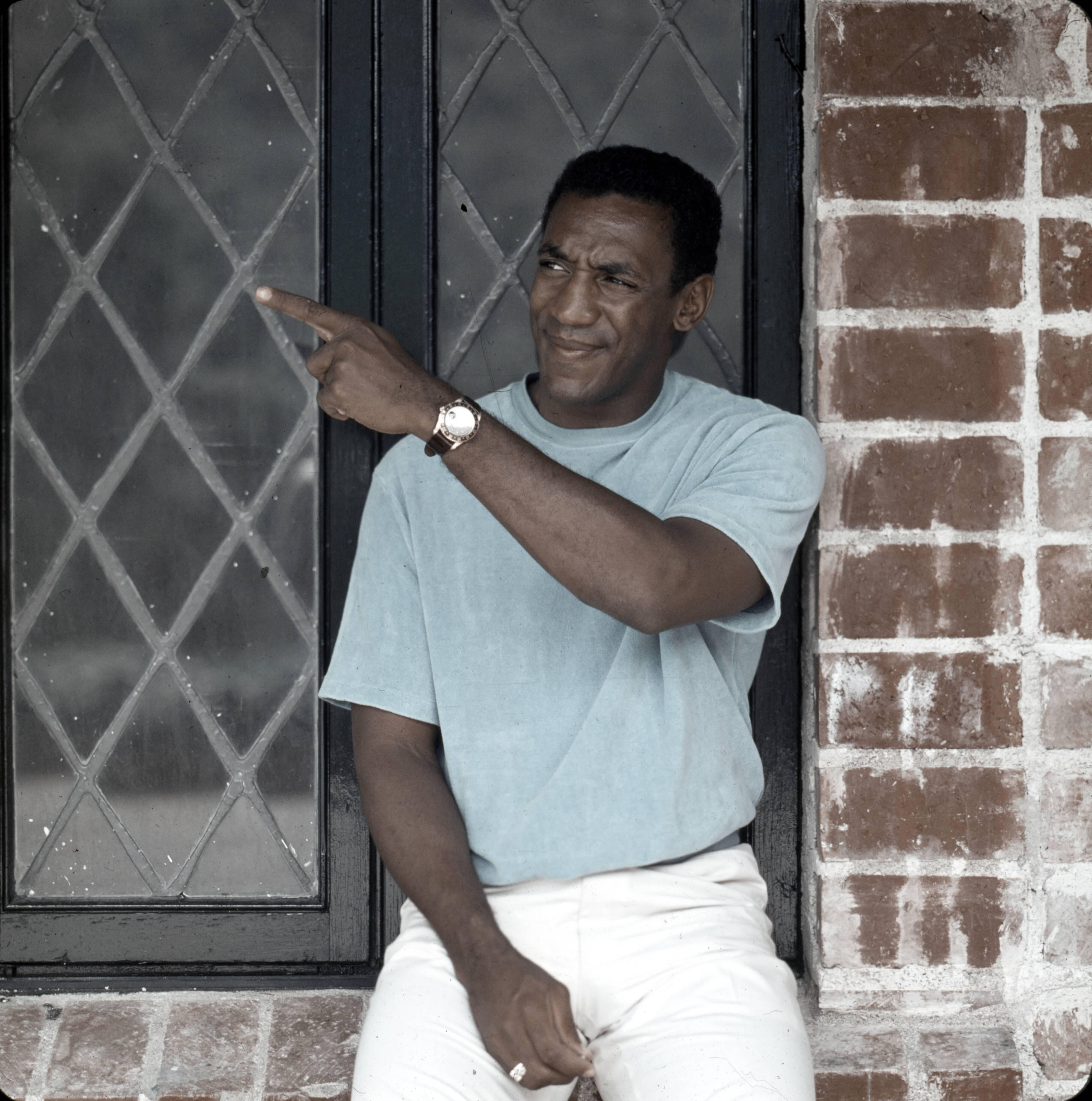 Henry Yee Color Photograph - Bill Cosby on Brick Fine Art Print