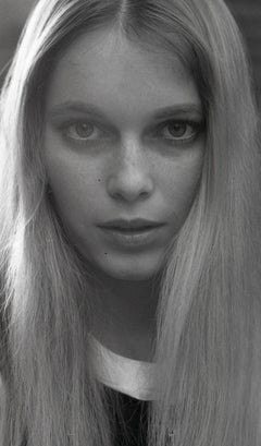 Jeune Mia Farrow dans Sexy Closeup Portrait - Impression d'art