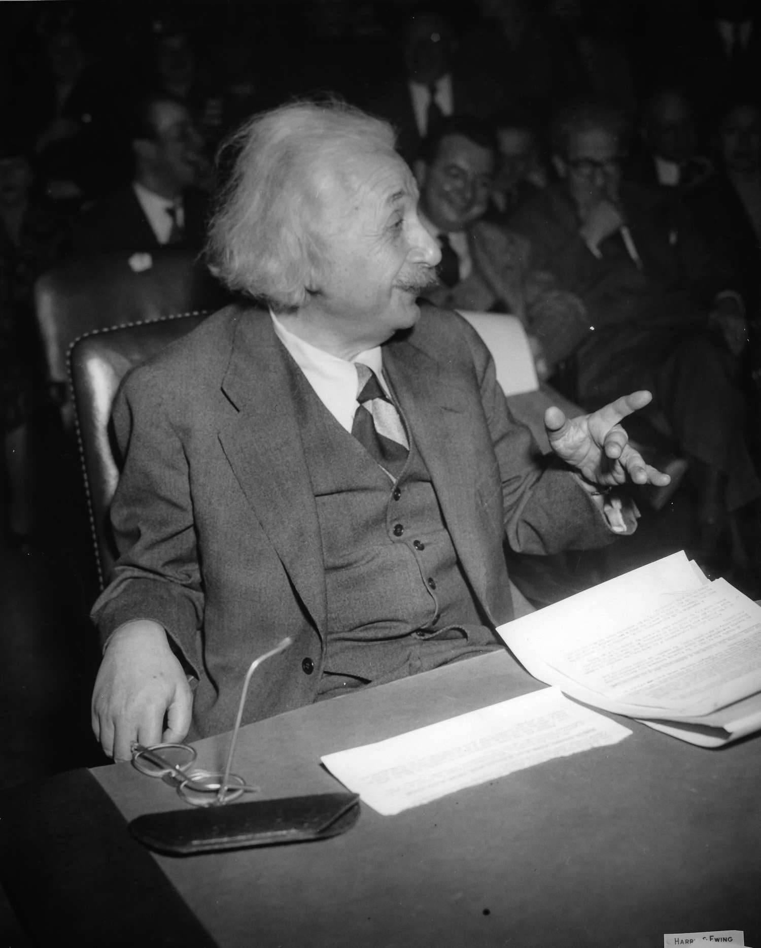 Unknown Black and White Photograph – Einstein in Washington Fine Art Print
