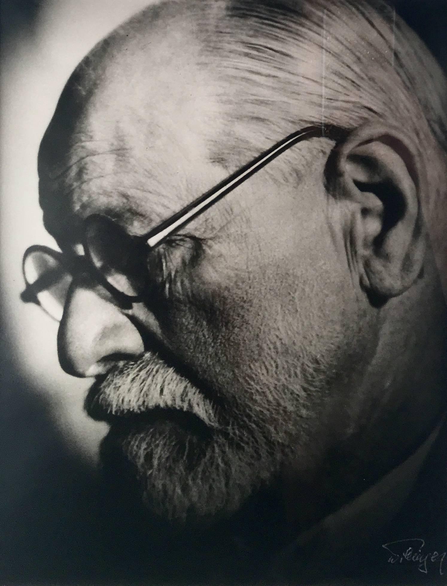 Laszlo Willinger Portrait Photograph - Sigmund Freud