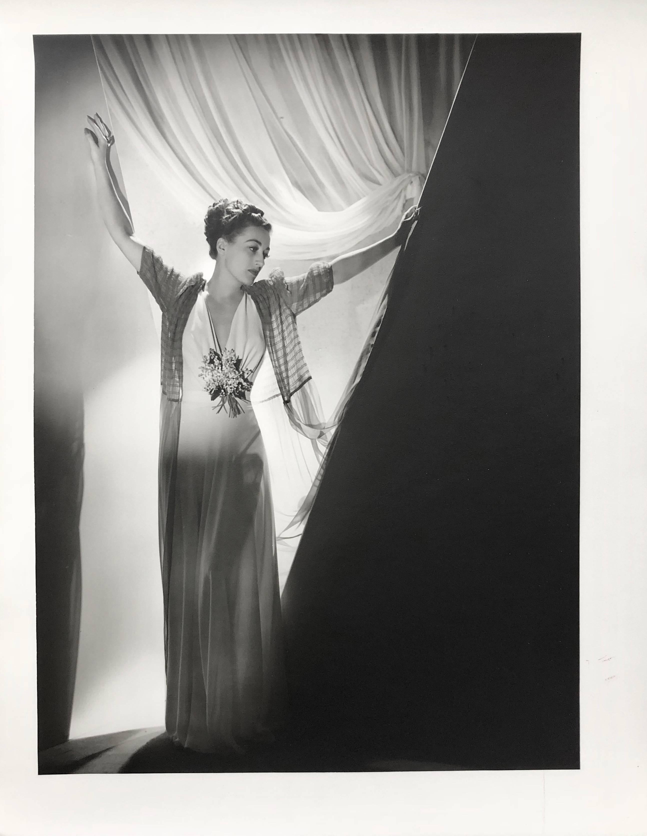 Laszlo Willinger Portrait Photograph - Joan Crawford