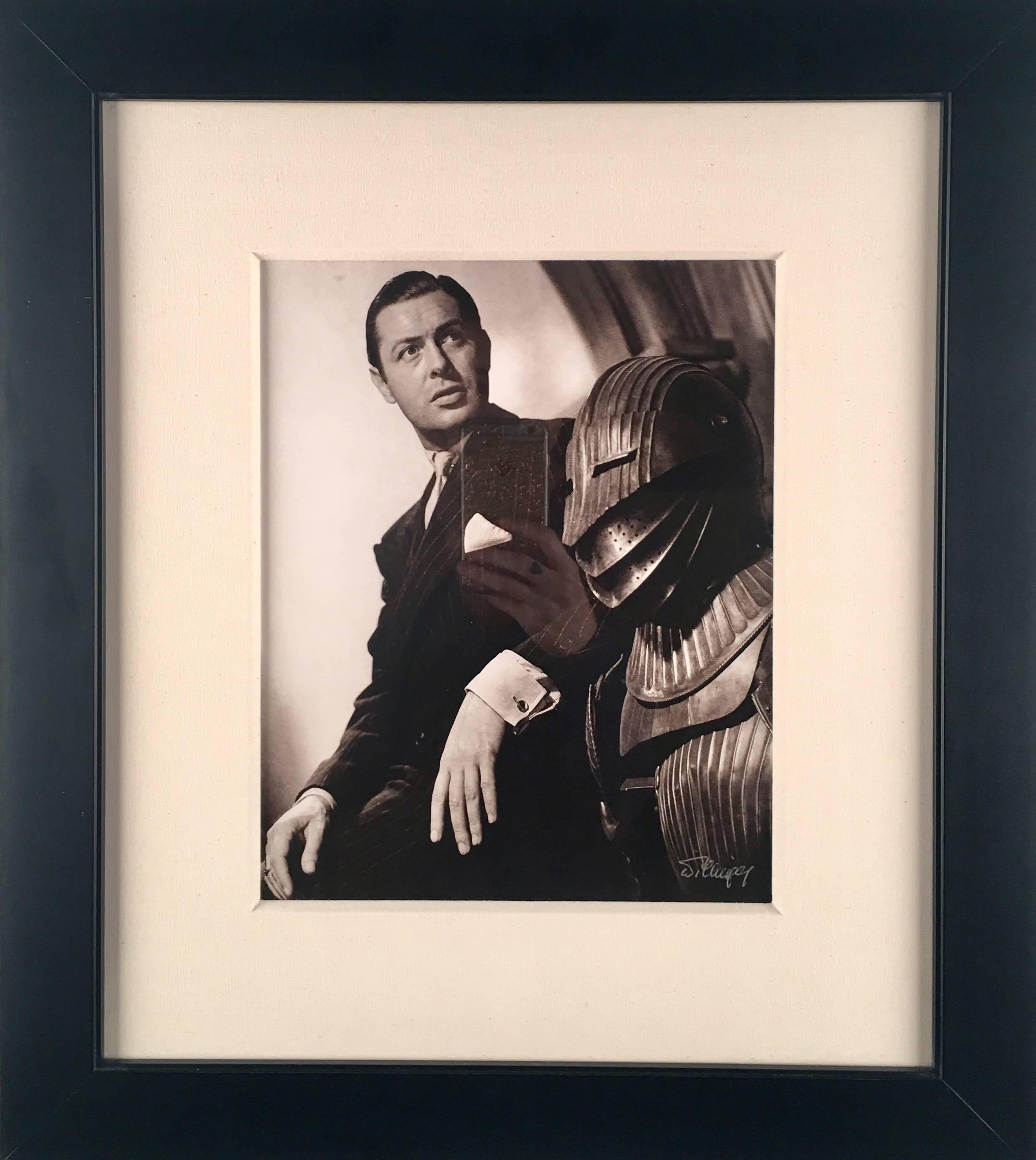 Robert Montgomery – Photograph von Laszlo Willinger