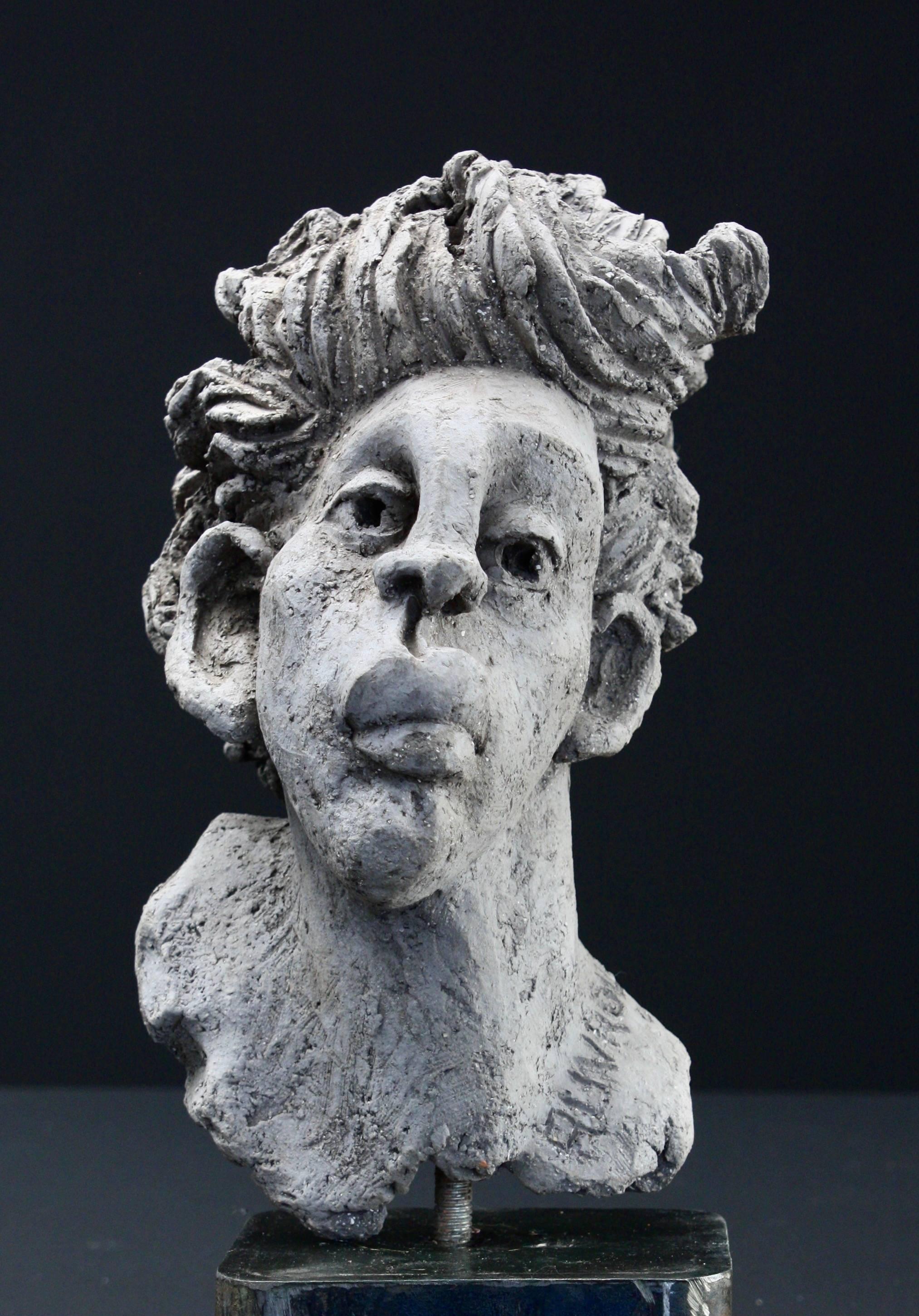 Francine Auvrouin Figurative Sculpture - Visage III 