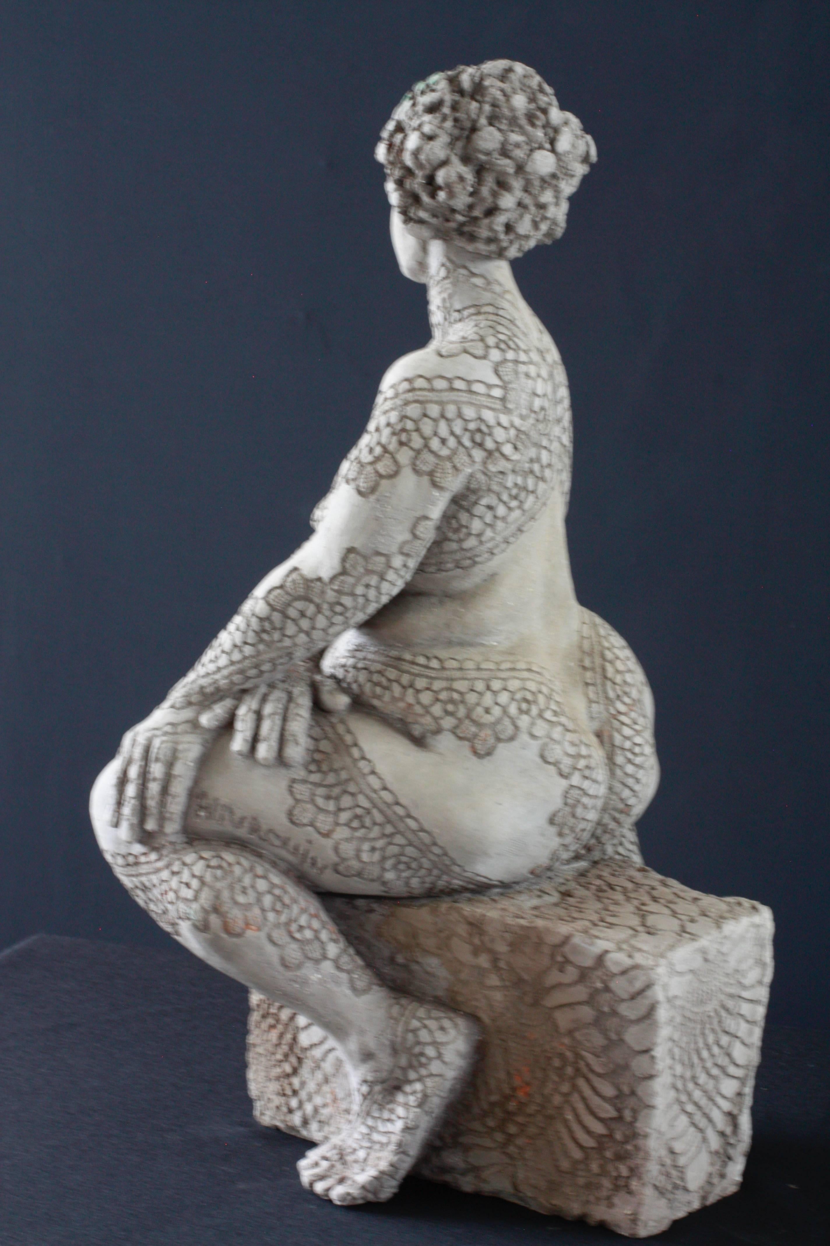 Djouher II  - Noir Nude Sculpture par Francine Auvrouin