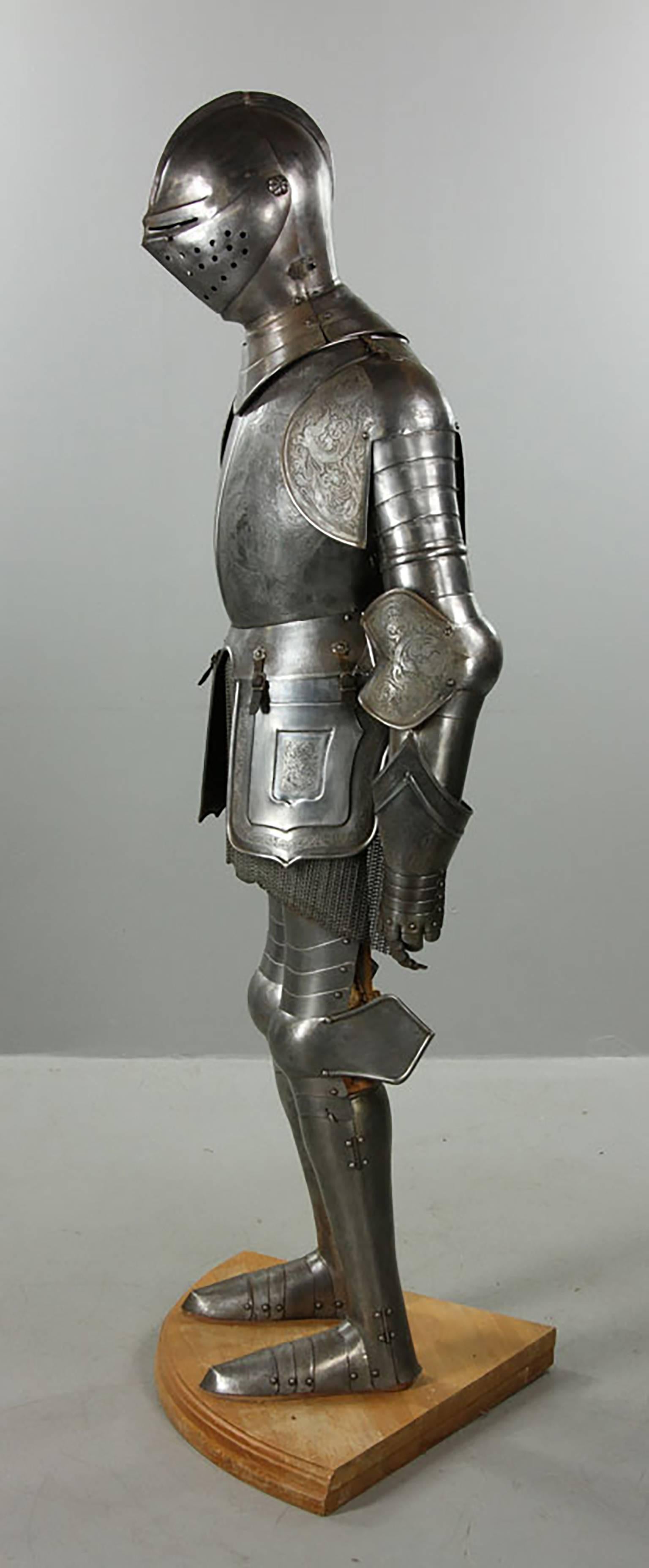 Rare 16th Century Style Life Size Museum Quality Italian Suit of Armor 2