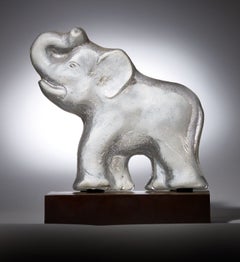 Éléphant blanc de taille moyenne
