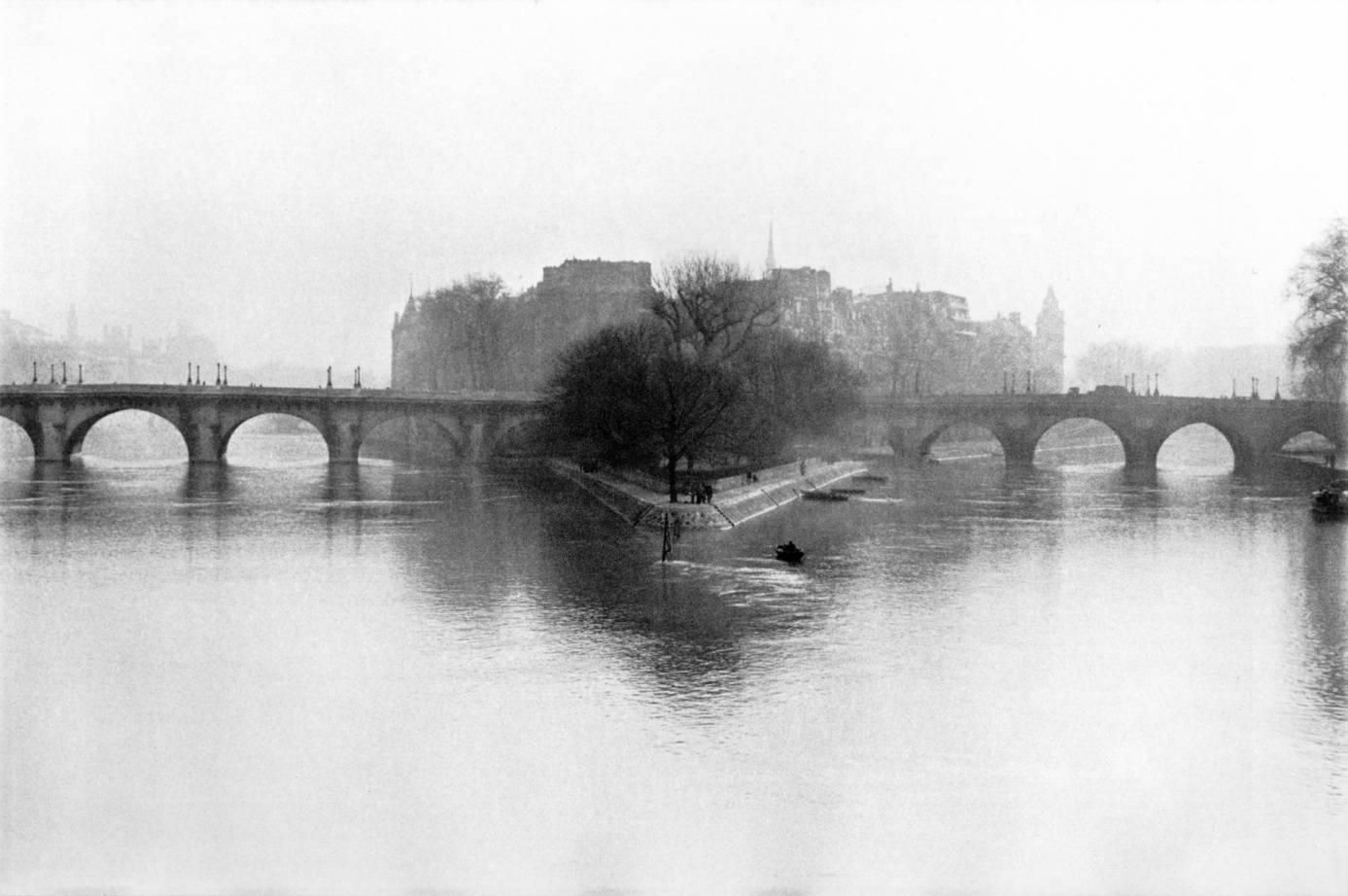 Henri Cartier-Bresson Black and White Photograph - Ile de la Cite, Paris, 1952