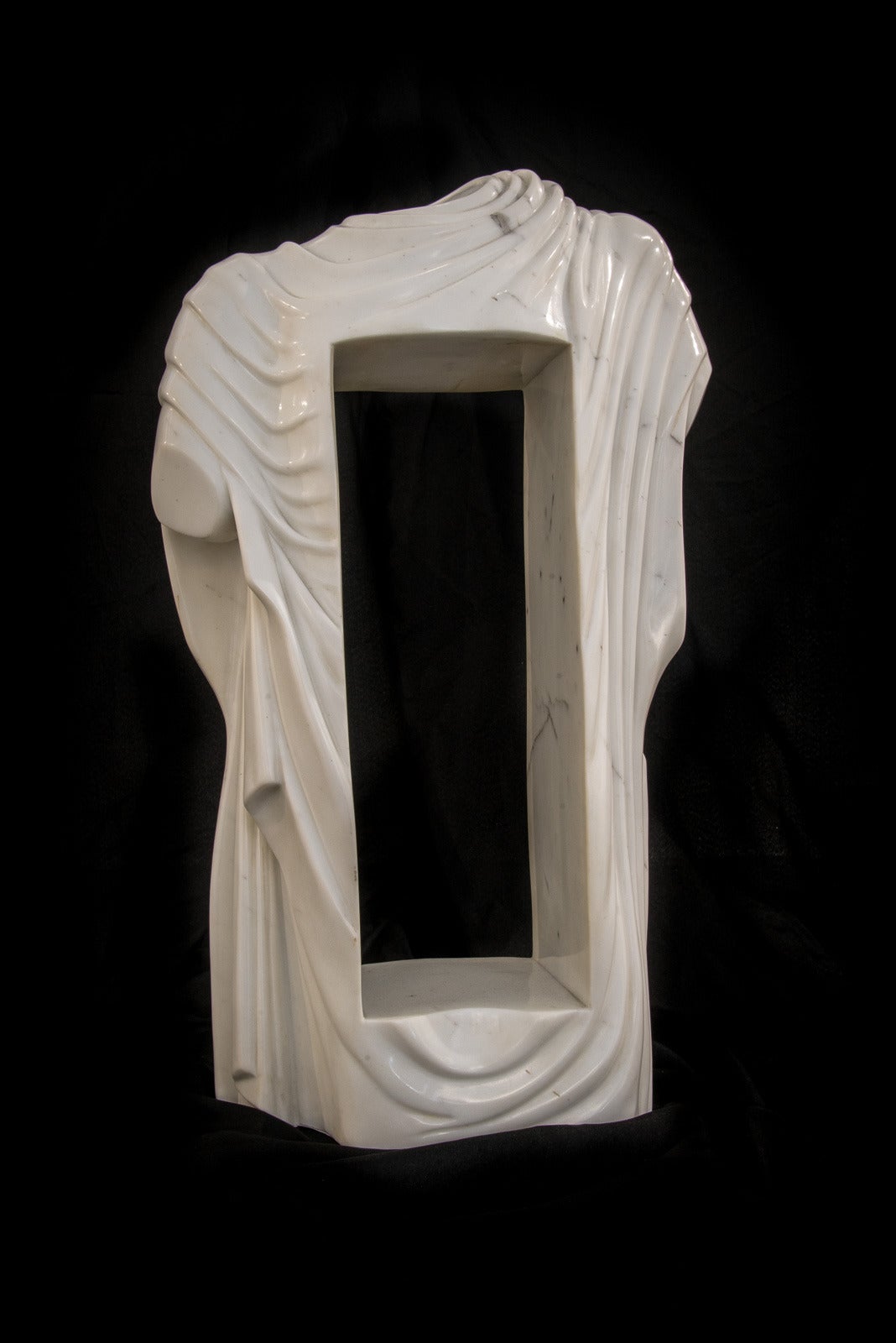 Drape Dans Le Vide (Draped in the Space)