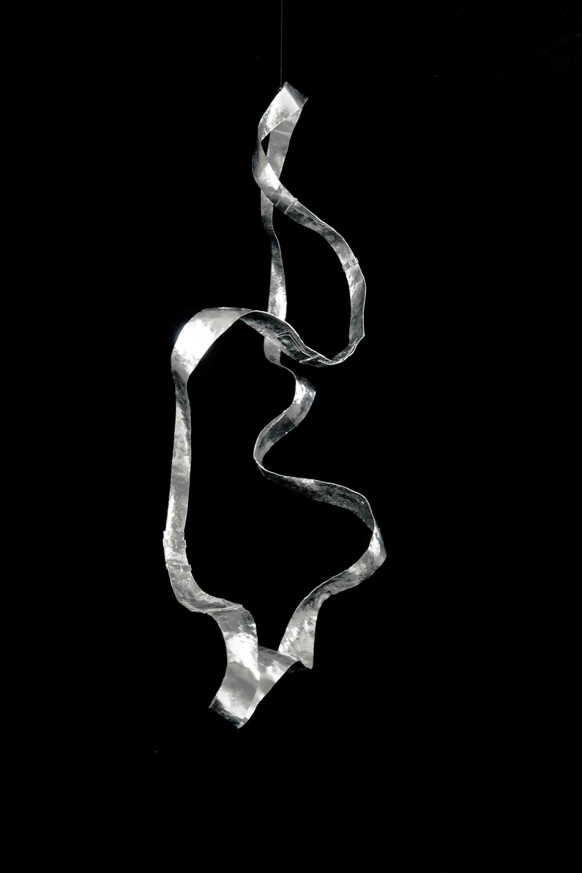 Scultura mobile in alluminio martellato 