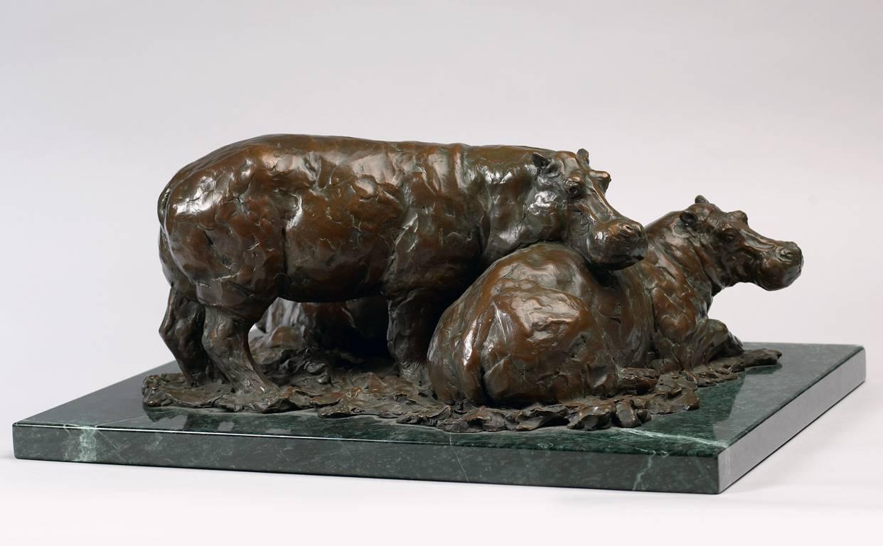 Hippos sur le Mara - Réalisme Sculpture par Peter Brooke
