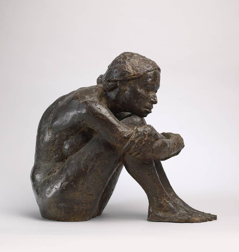 Peter Brooke Sitzende Figur im Angebot bei 1stDibs