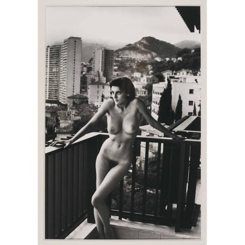 Helmut Newton Nude Photograph - Ariele ((Holding Naked Bars)