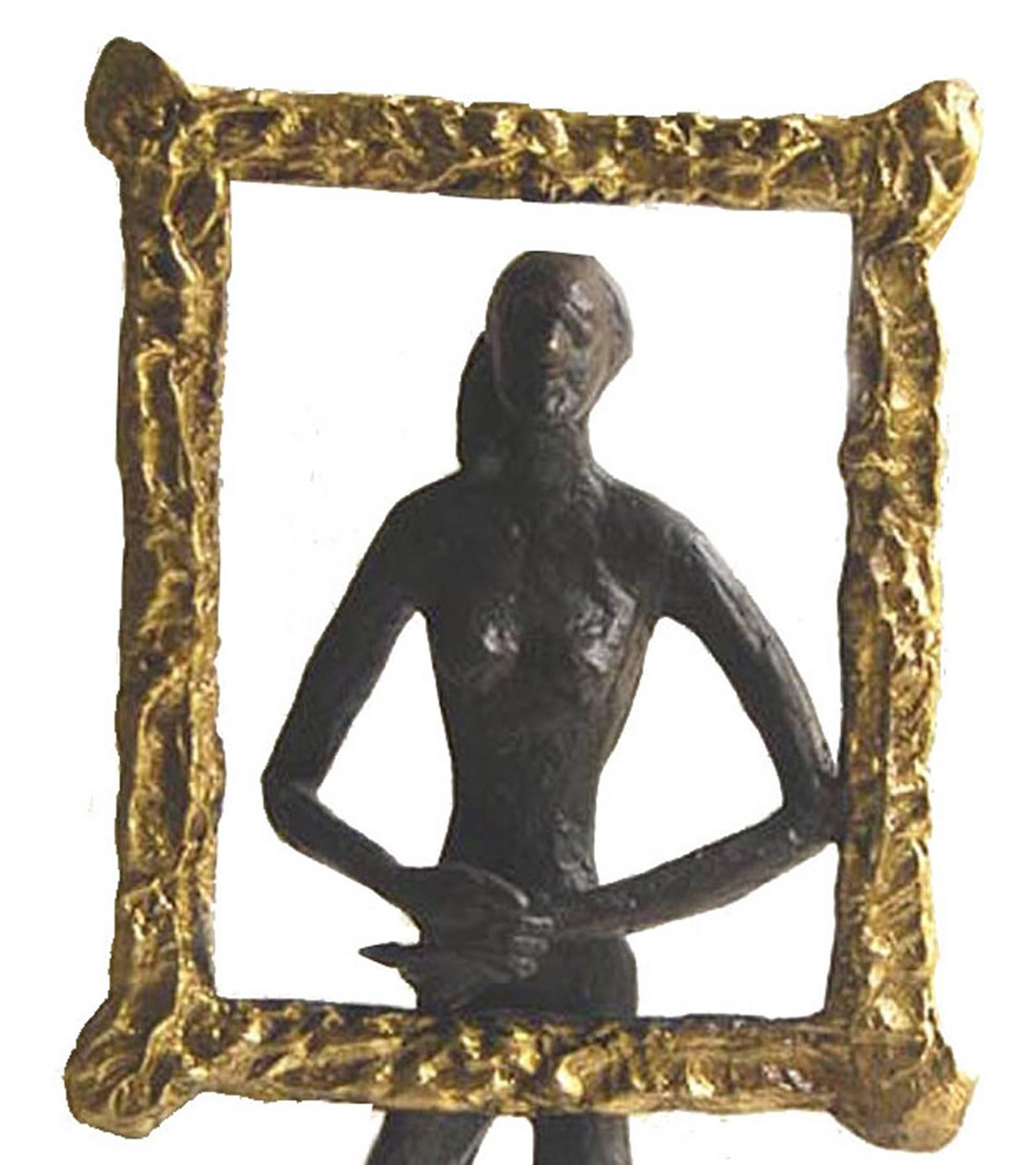  Maiya als Monalisa, goldene Metallic-Rahmen mit Lächeln, Bronzeskulptur „Auf Lager“ – Sculpture von K.S. Radhakrishnan