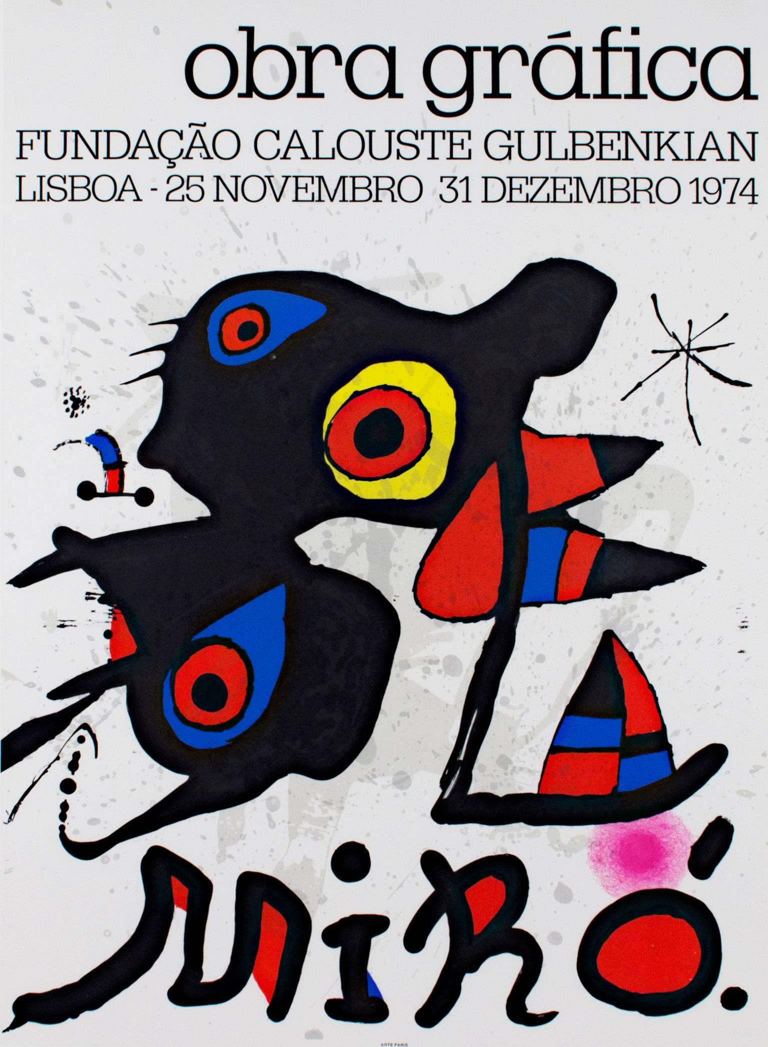 "Obra Grafica" est une affiche lithographique originale en couleurs rouge, jaune et bleu du surréaliste catalan espagnol Joan Miro pour la Fondation Calouste Gulbenkian, réalisée en 1974.

26 3/4" x 19 1/2" art
36 1/2 x 28 1/4 cadre doré

Joan Miró