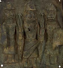 « Kind with Two Tribesmen Nigeria- Benin Tribe », sculpture en bronze