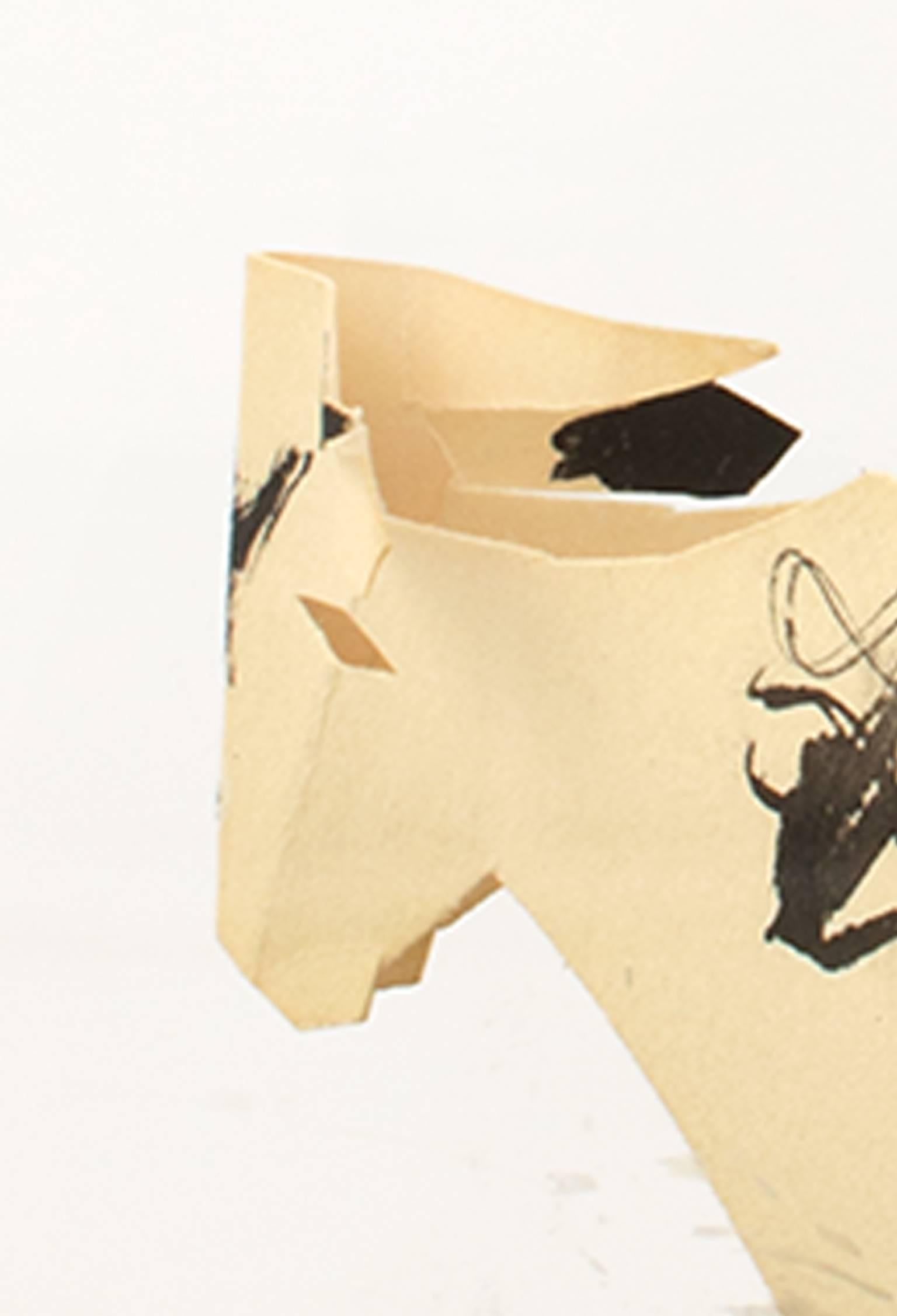 «ow », une sculpture de dessin au papier découpé et à l'encre de Schomer Lichtner en vente 2