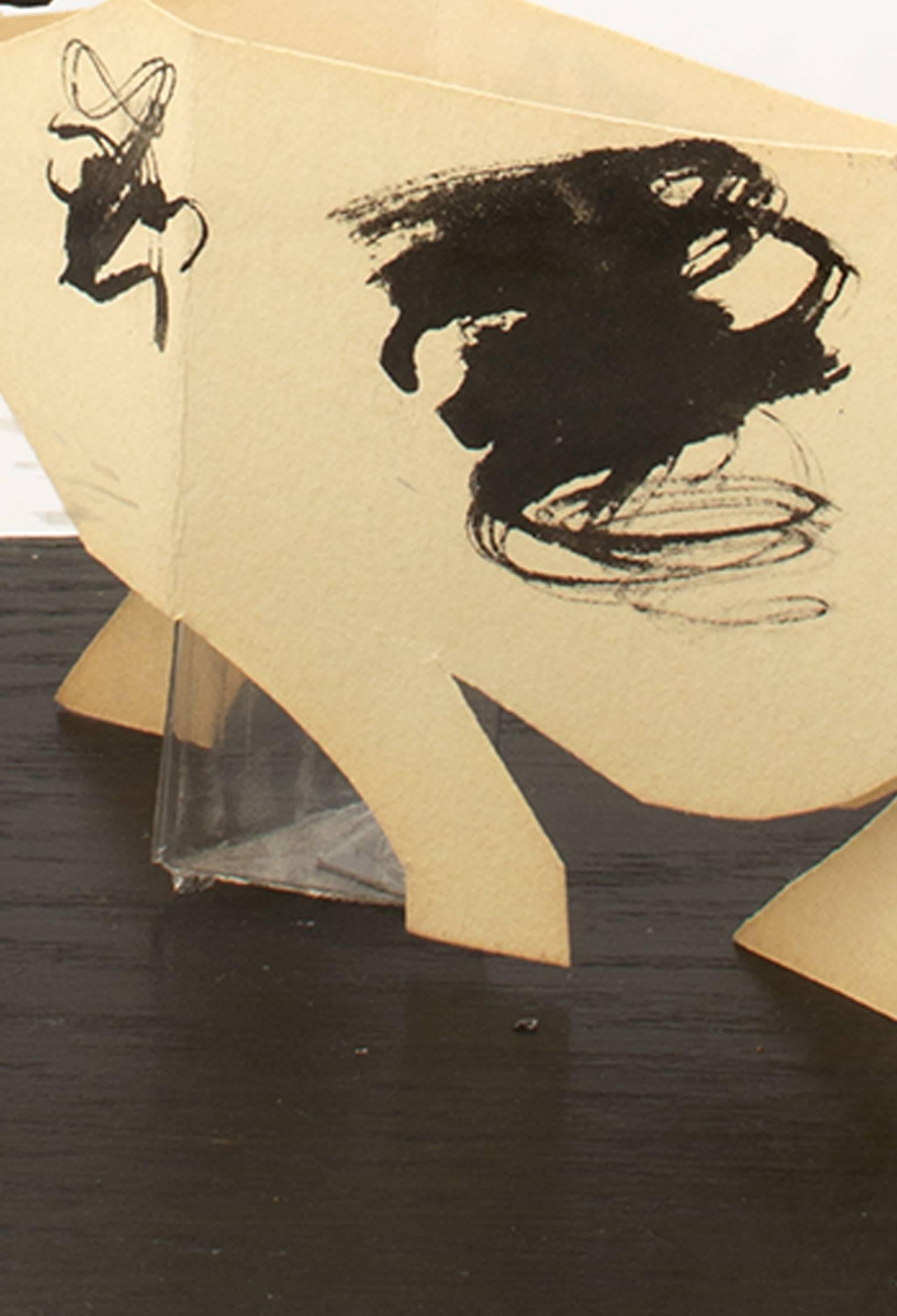«ow », une sculpture de dessin au papier découpé et à l'encre de Schomer Lichtner en vente 4