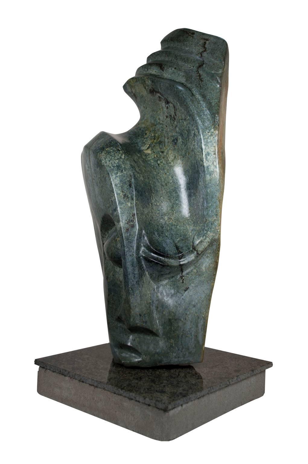 « Shona Chief », pierre serpentine sculptée signée par Chemedu Jemali en vente 1