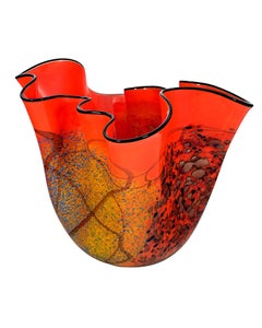 "Vaso ondulato arancione rame iridescente", vetro soffiato a mano firmato da Ioan Nemtoi