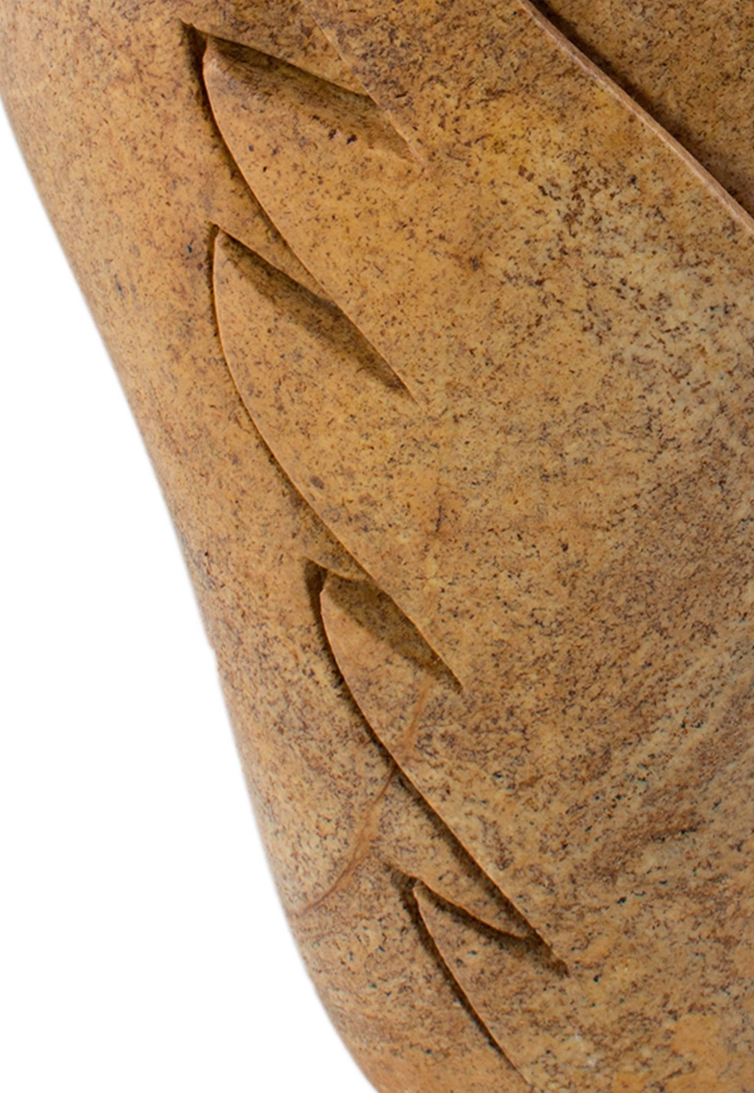 « aigle », pierre de savon brésilienne en or signée par William Skye en vente 5