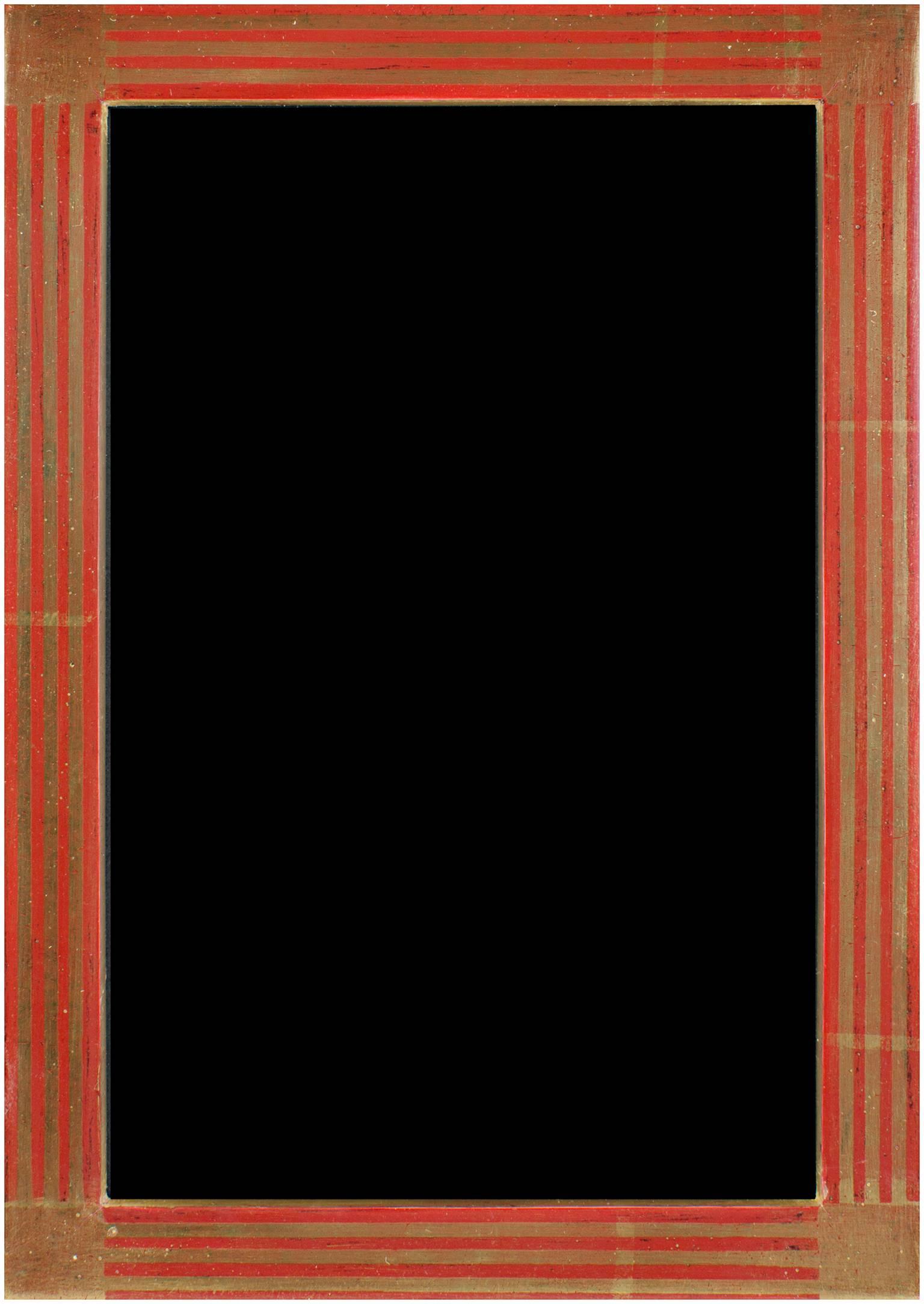 Questo portafoto è stato realizzato a mano in Romania e presenta una foglia d'oro a 22 carati. È realizzata in legno e include plexiglass da archivio per proteggere gli oggetti esposti dallo sbiadimento o da altri danni causati dalla luce. Questa