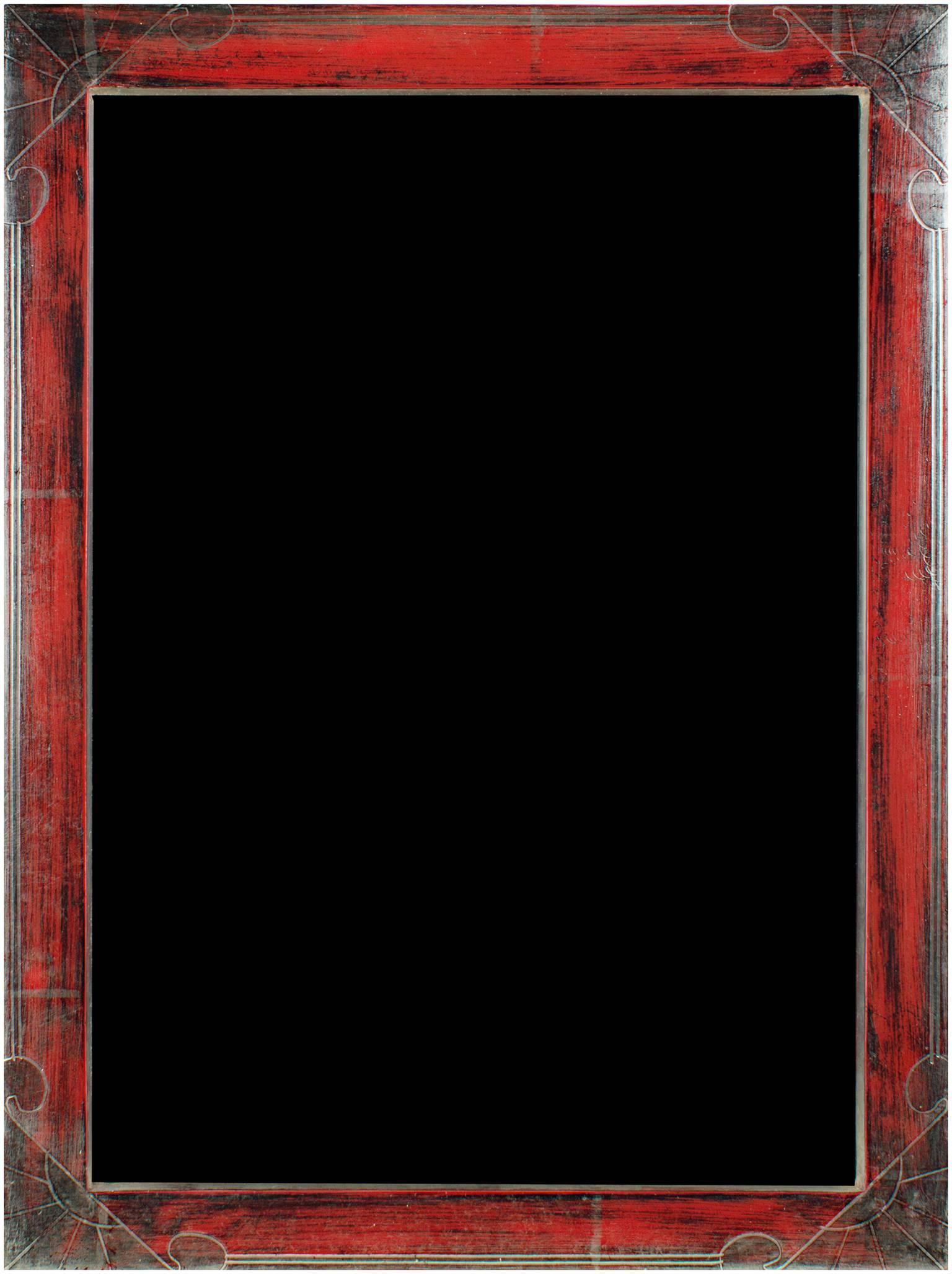 Questo portafoto è stato realizzato a mano in Romania e presenta una foglia d'oro bianco a 12 carati. È realizzata in legno e include plexiglass da archivio per proteggere gli oggetti esposti dallo sbiadimento o da altri danni causati dalla luce.